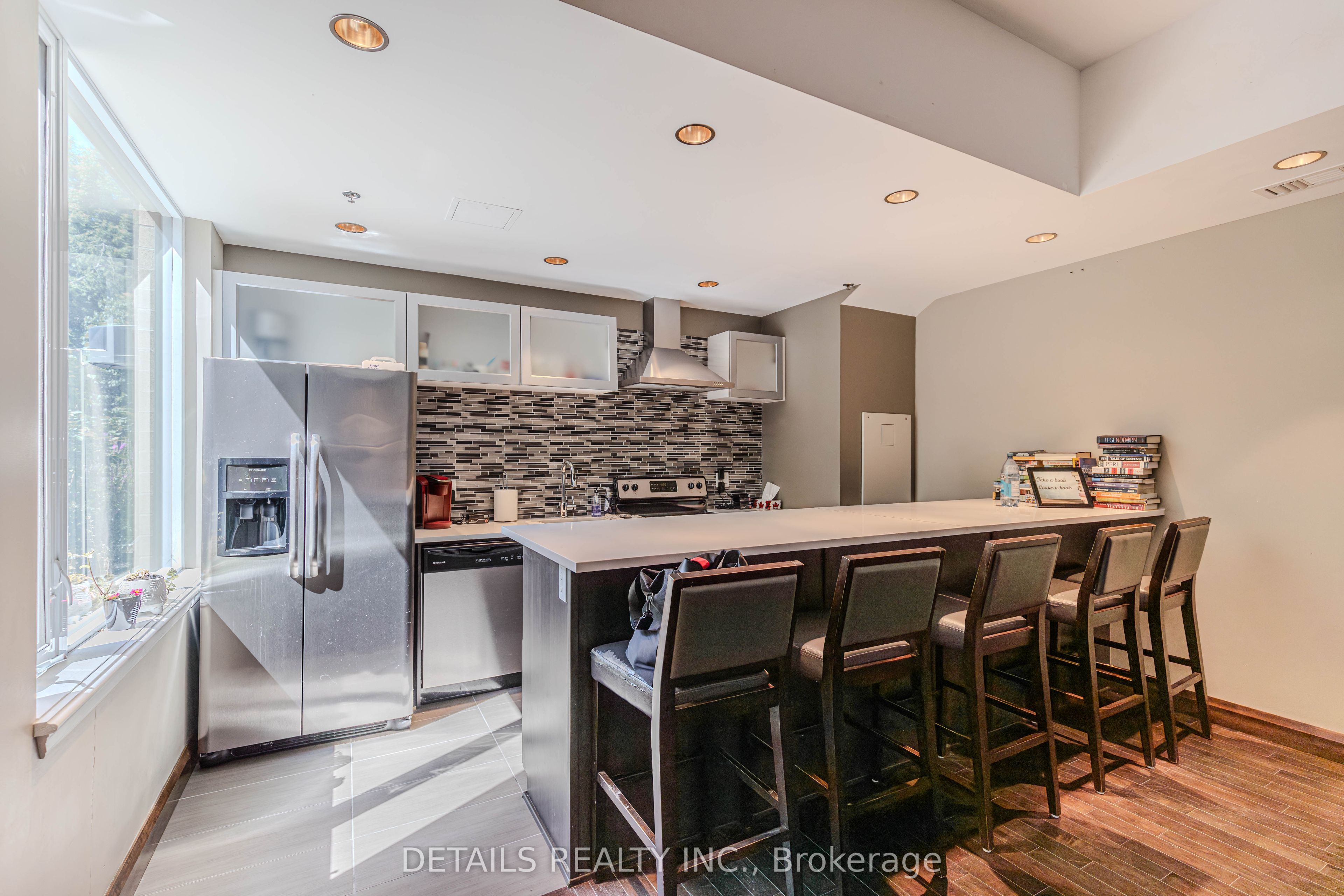 238 Besserer Street 607 Property Photo 23
