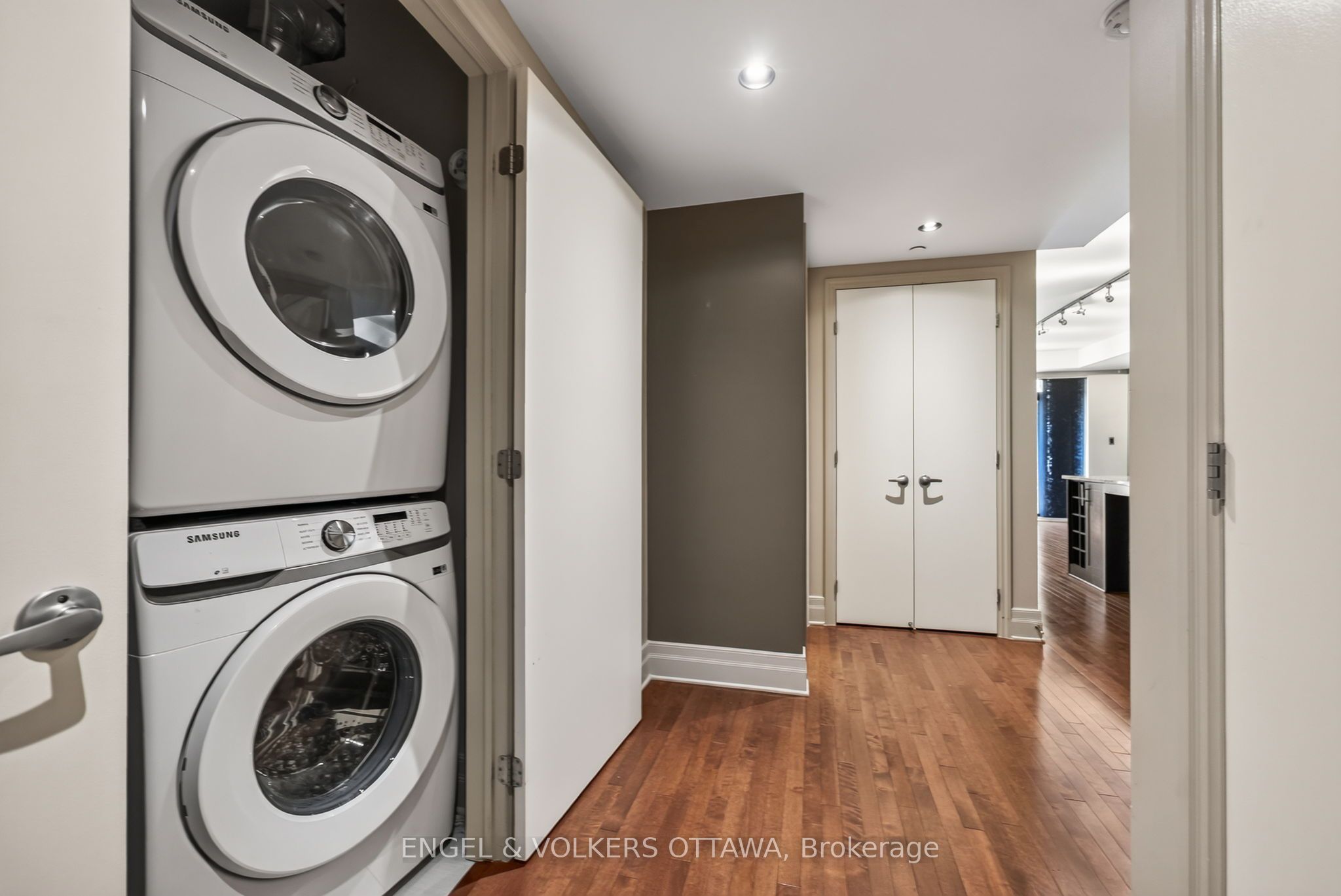 808 Bronson Avenue 209 Property Photo 5