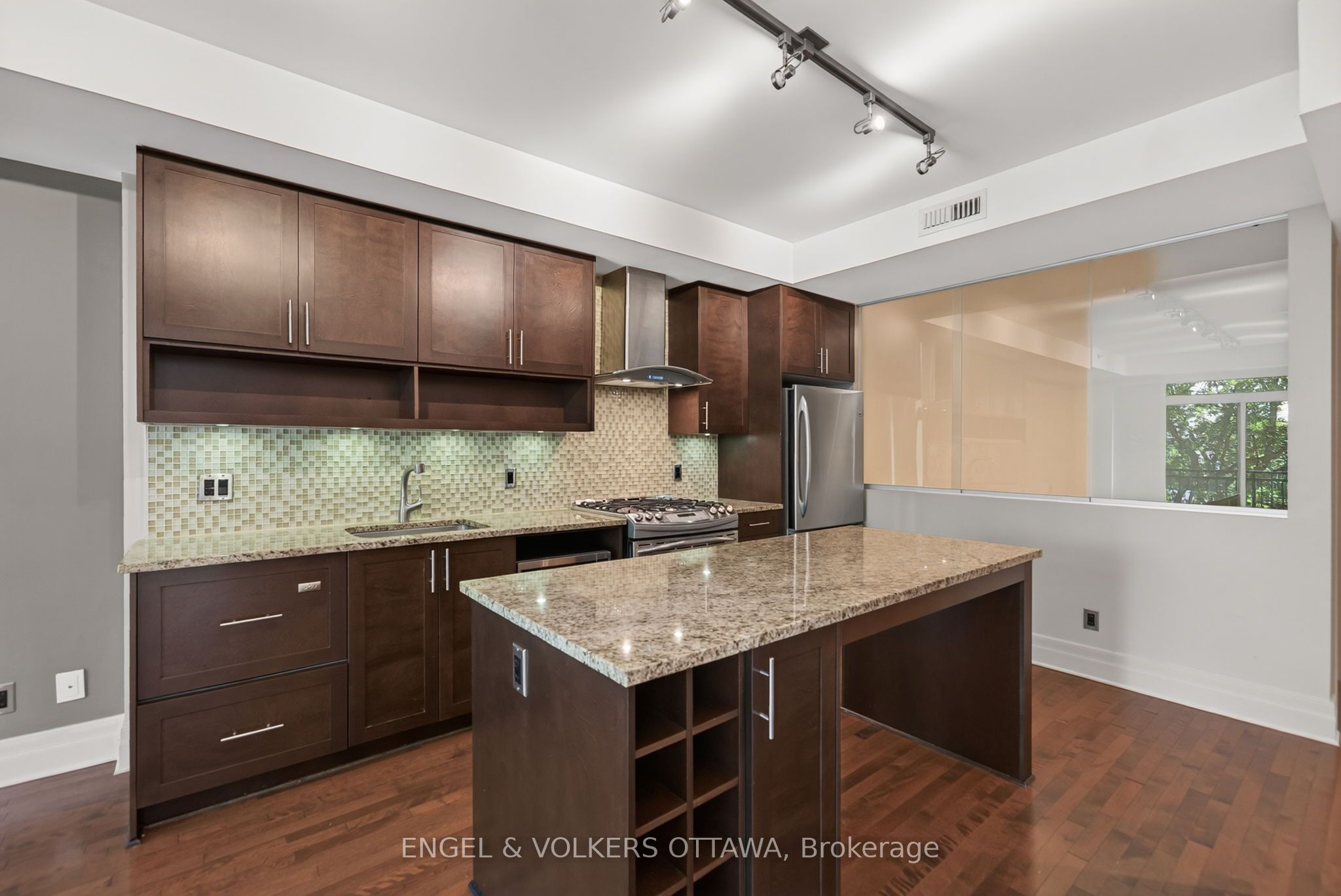 808 Bronson Avenue 209 Property Photo 10