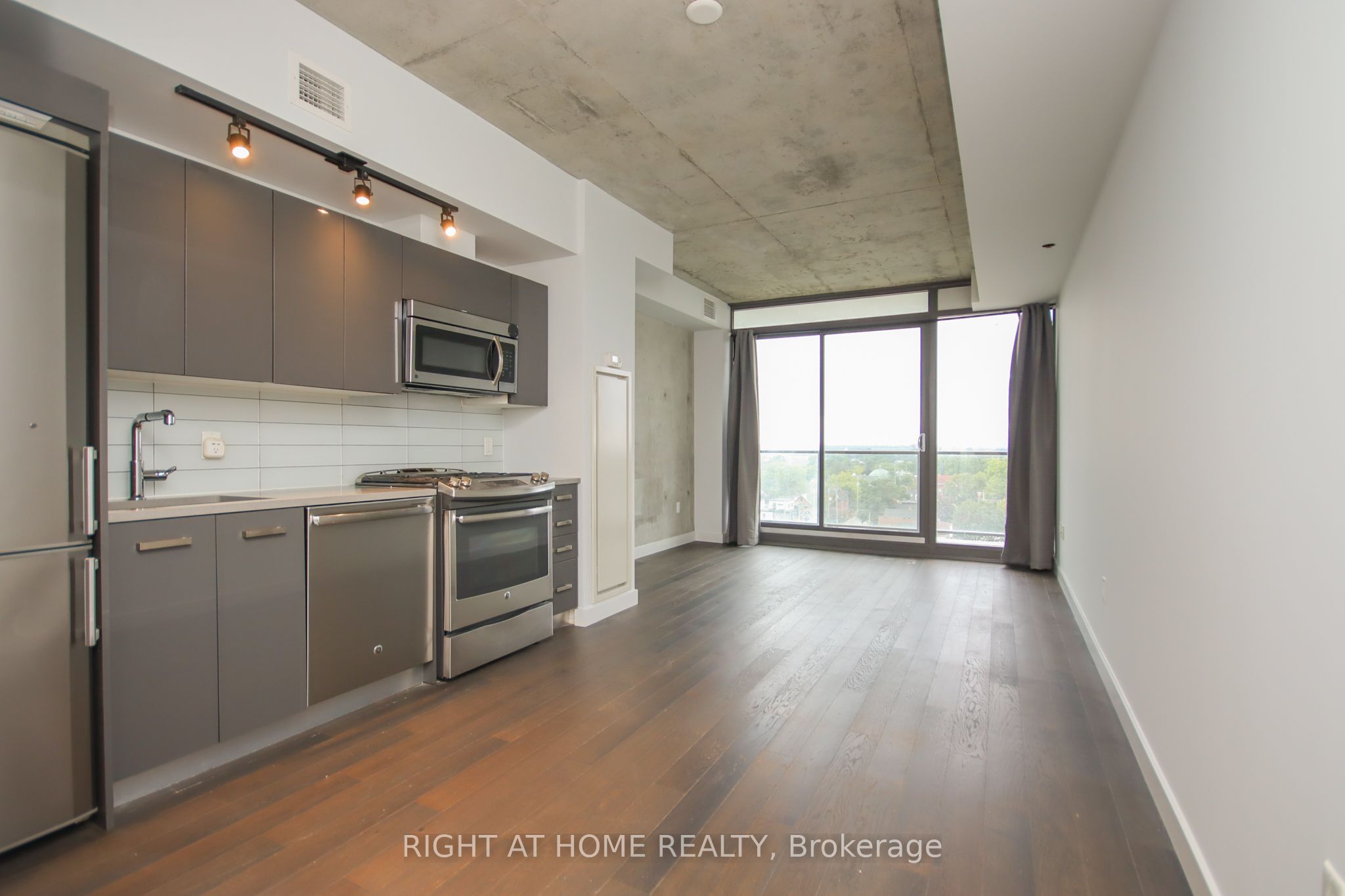 224 Lyon Street 1002 Property Photo 4
