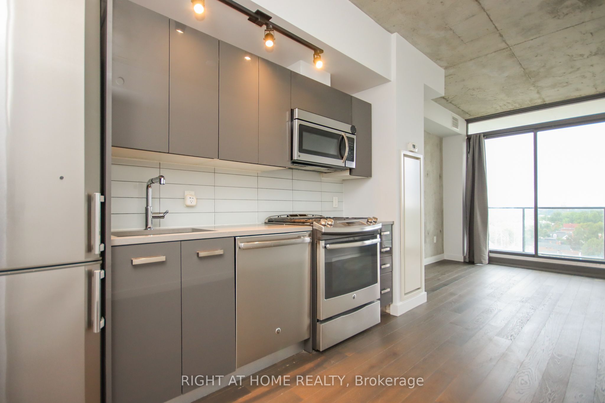 224 Lyon Street 1002 Property Photo 6