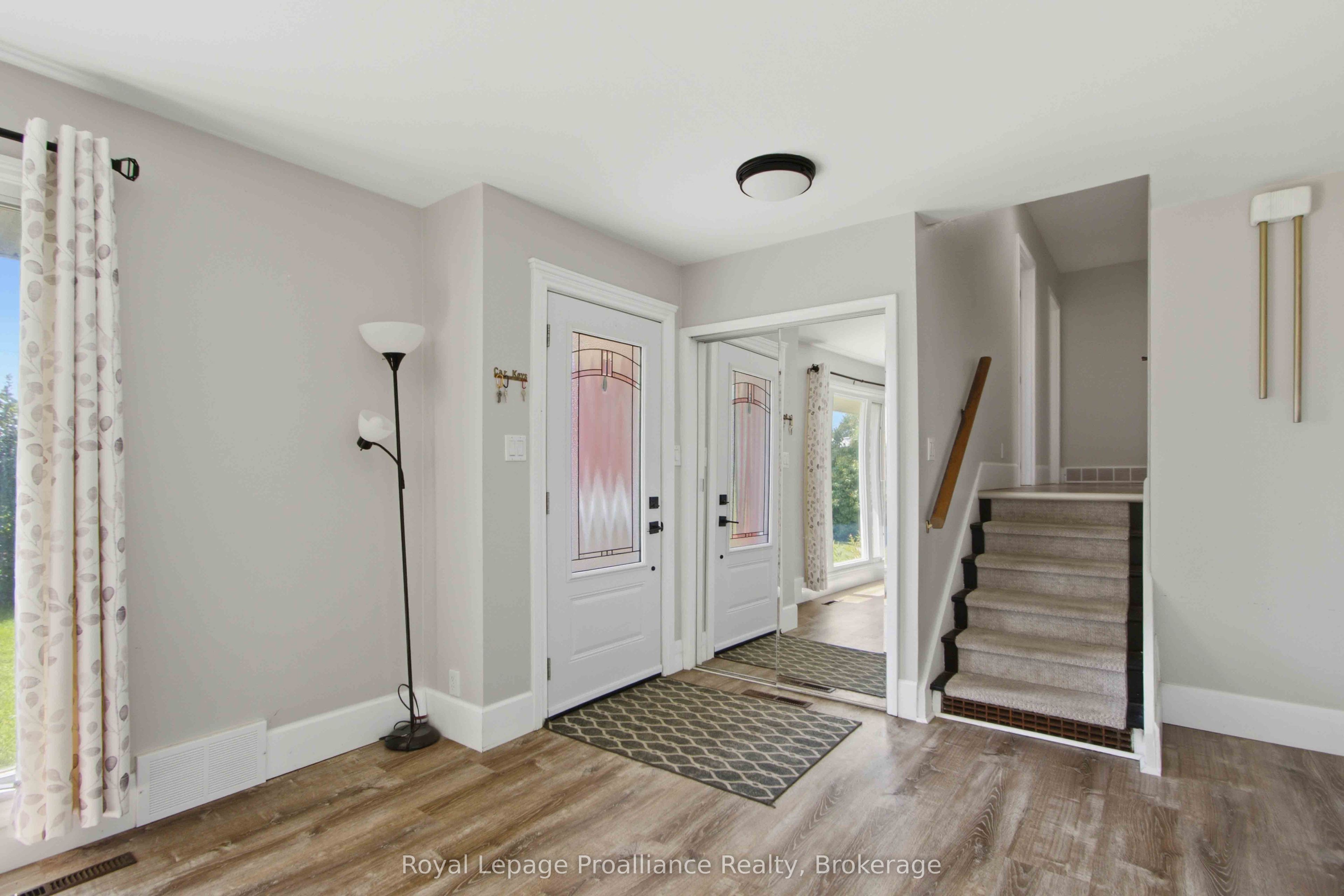 302 King Street Property Photo 5