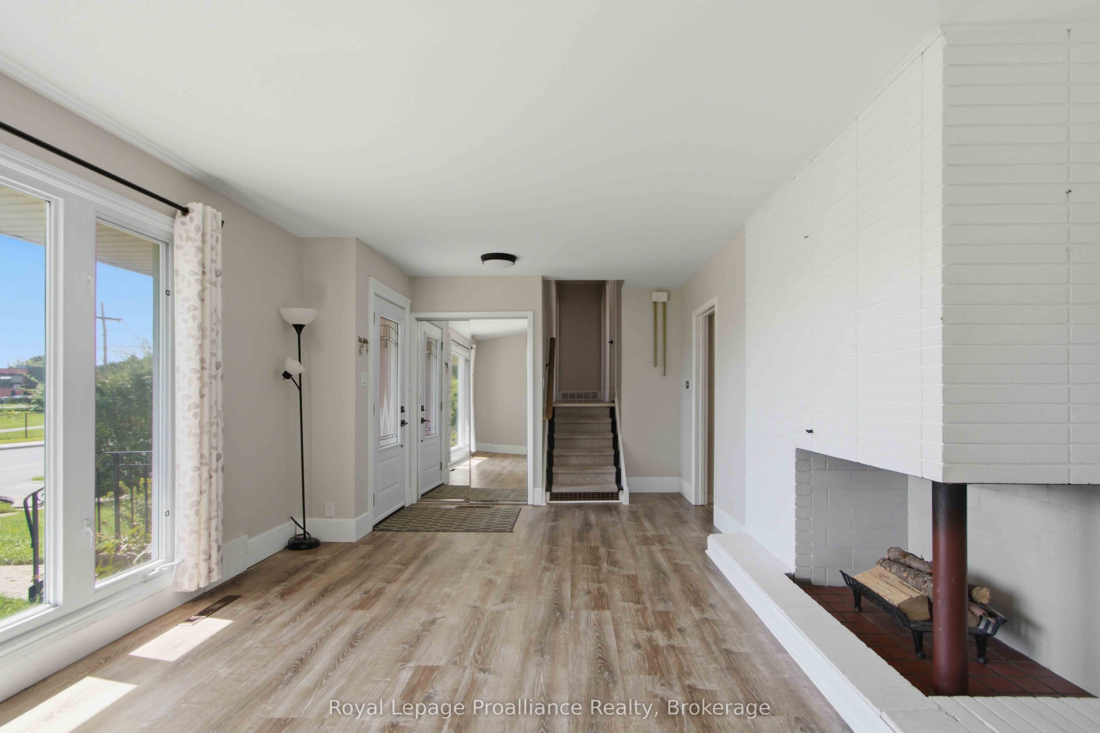 302 King Street Property Photo 6