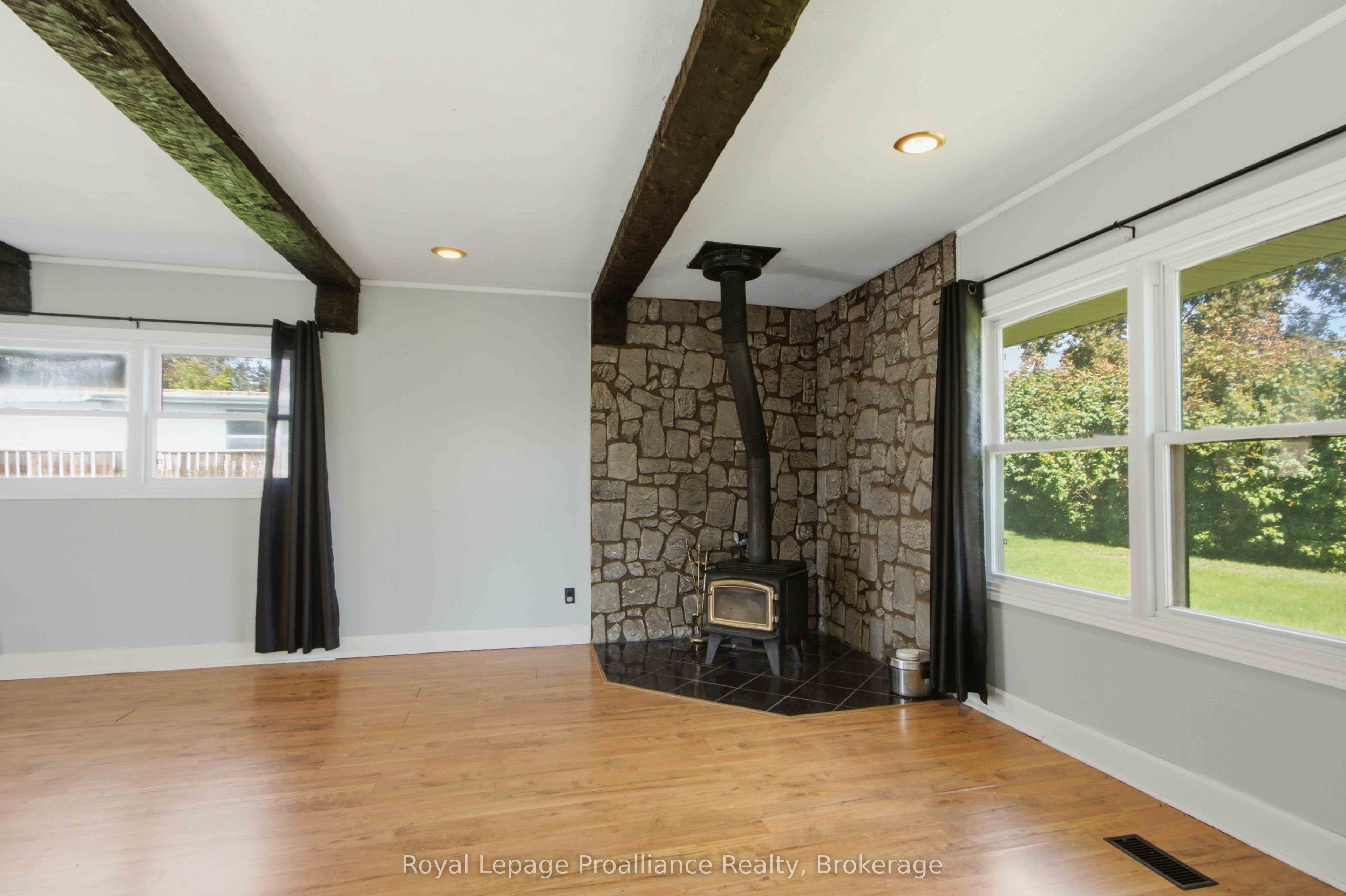 302 King Street Property Photo 11