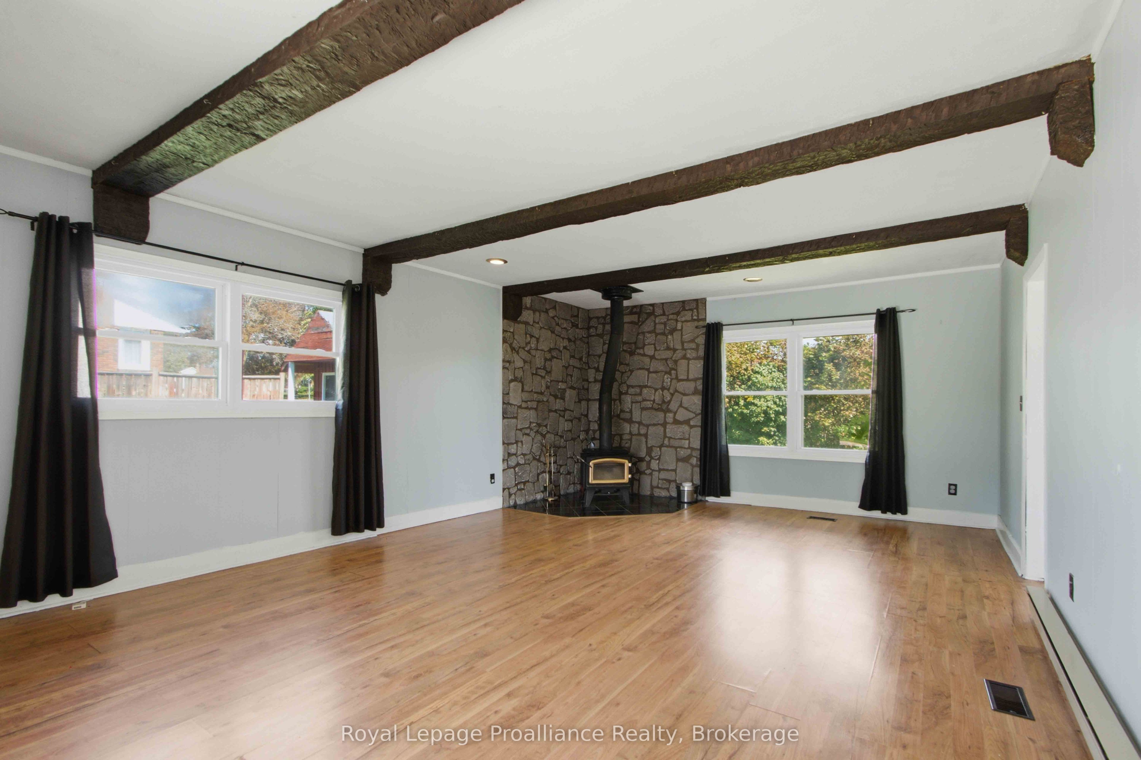 302 King Street Property Photo 13