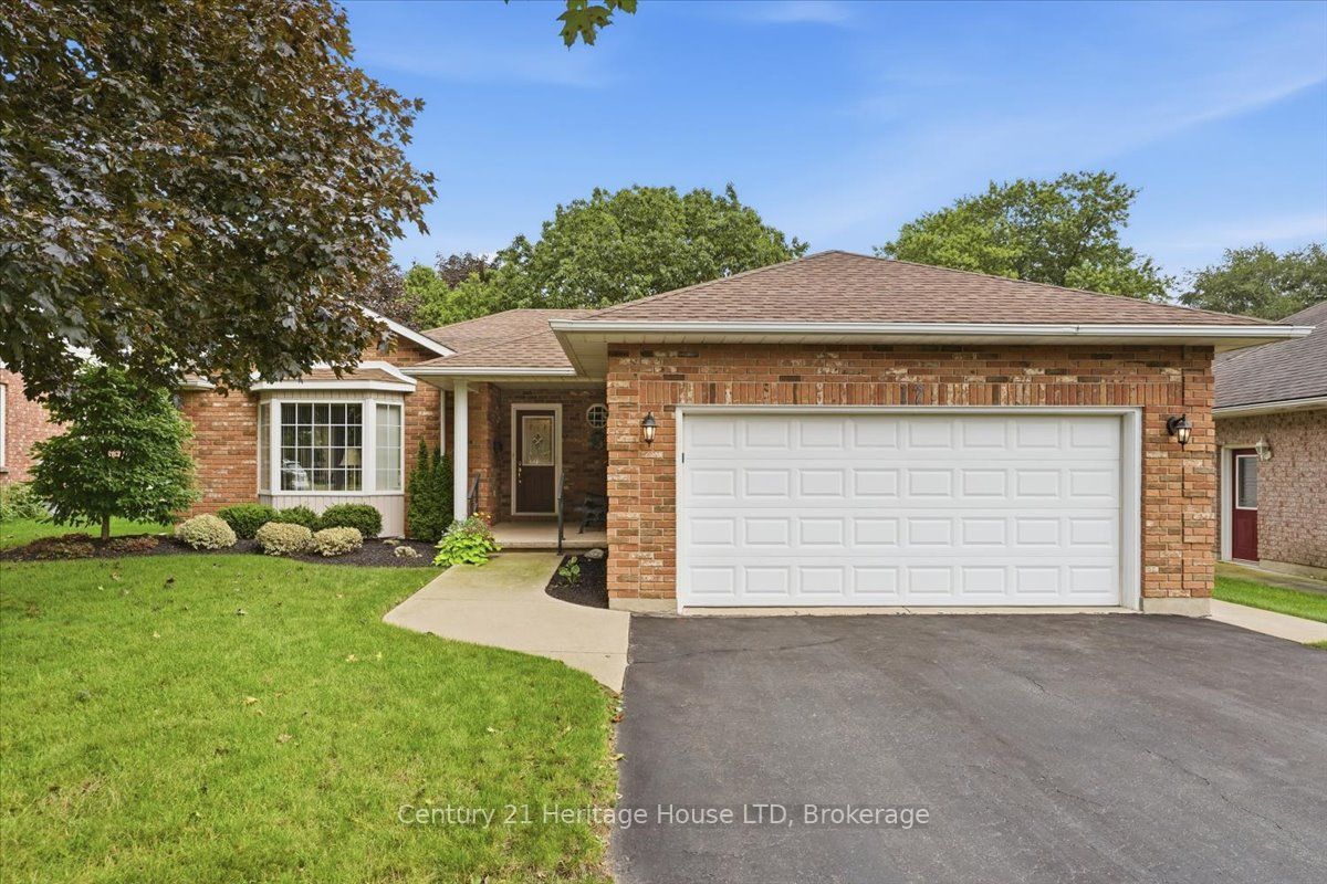 17 Oakridge Boulevard Property Photo 1