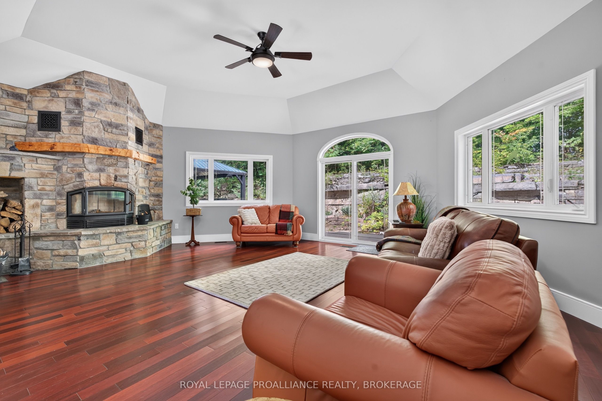 27 Collins Drive Property Photo 6