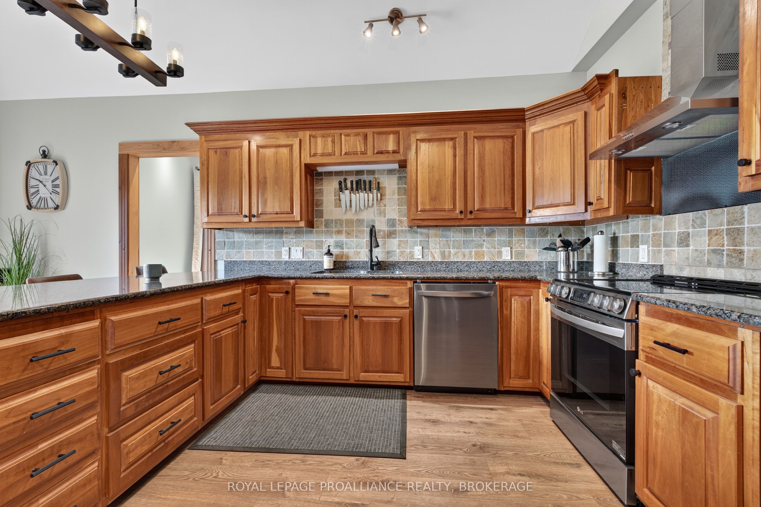 27 Collins Drive Property Photo 10