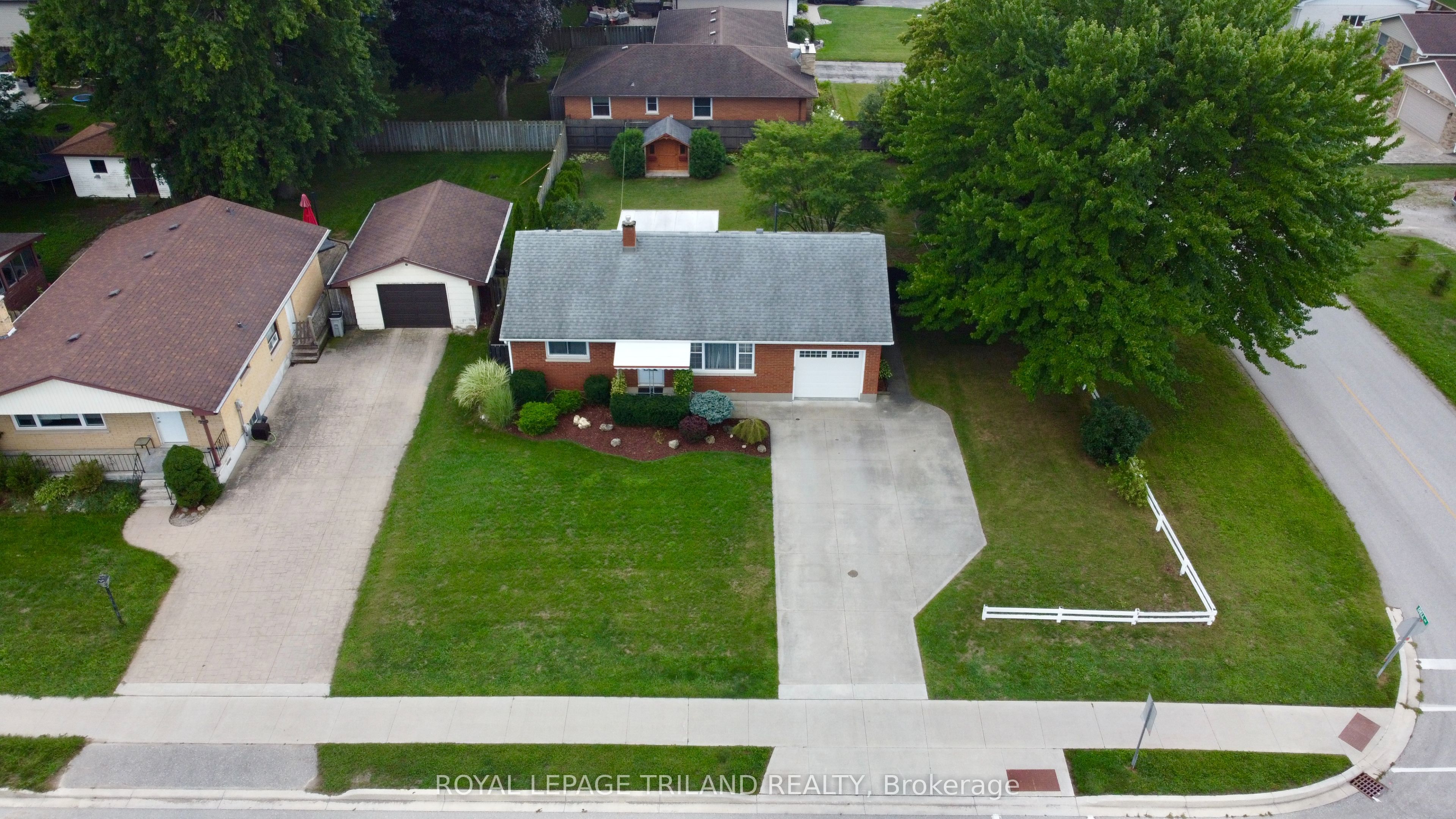 224 Mckellar Street Property Photo 39