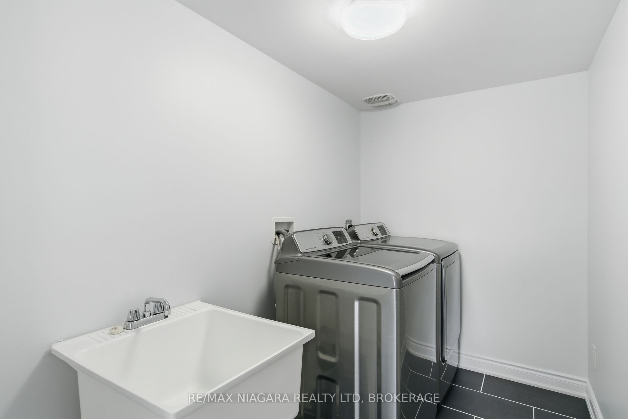 8139 Buckeye Crescent Property Photo 15
