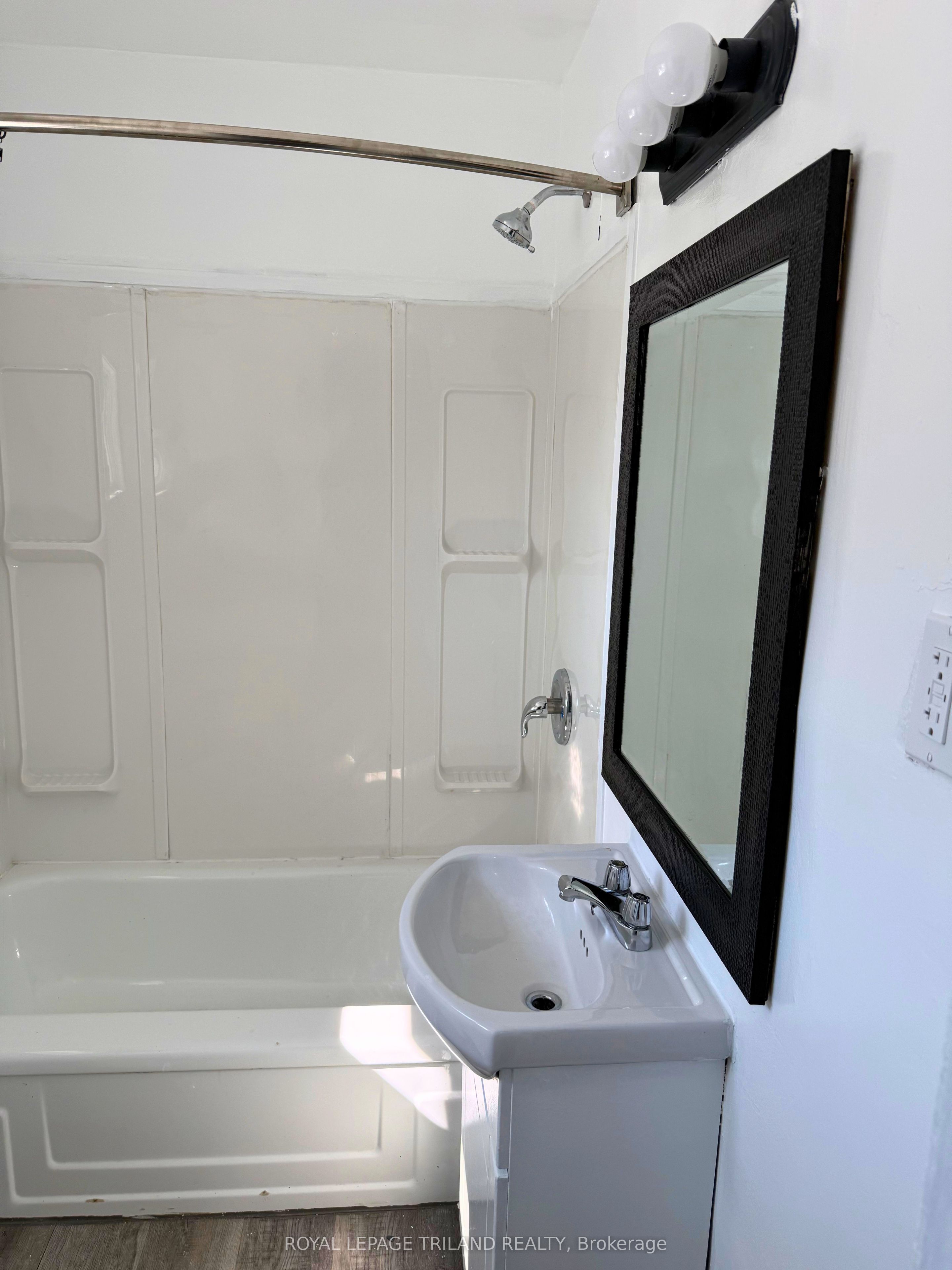 275 Talbot Street Property Photo 23