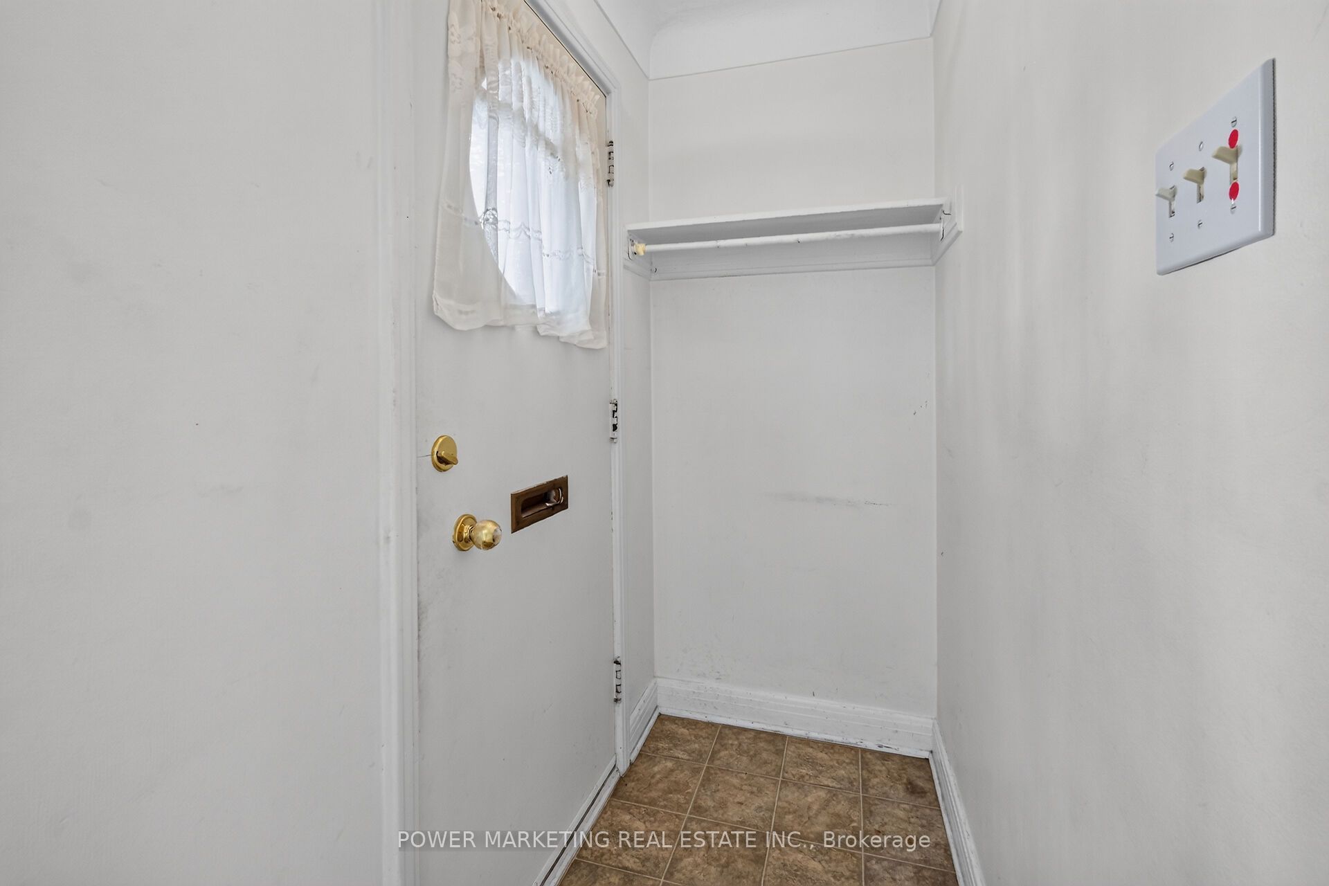 535 Dunbrack Street Property Photo 7