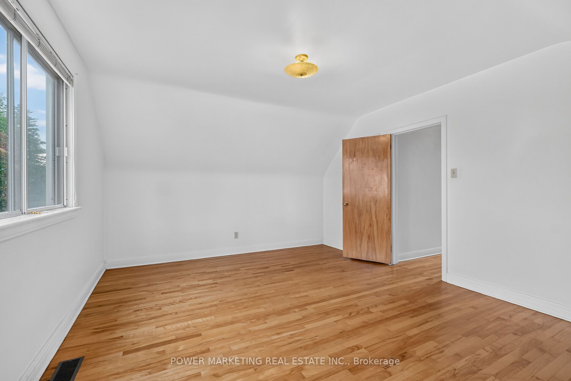 535 Dunbrack Street Property Photo 32