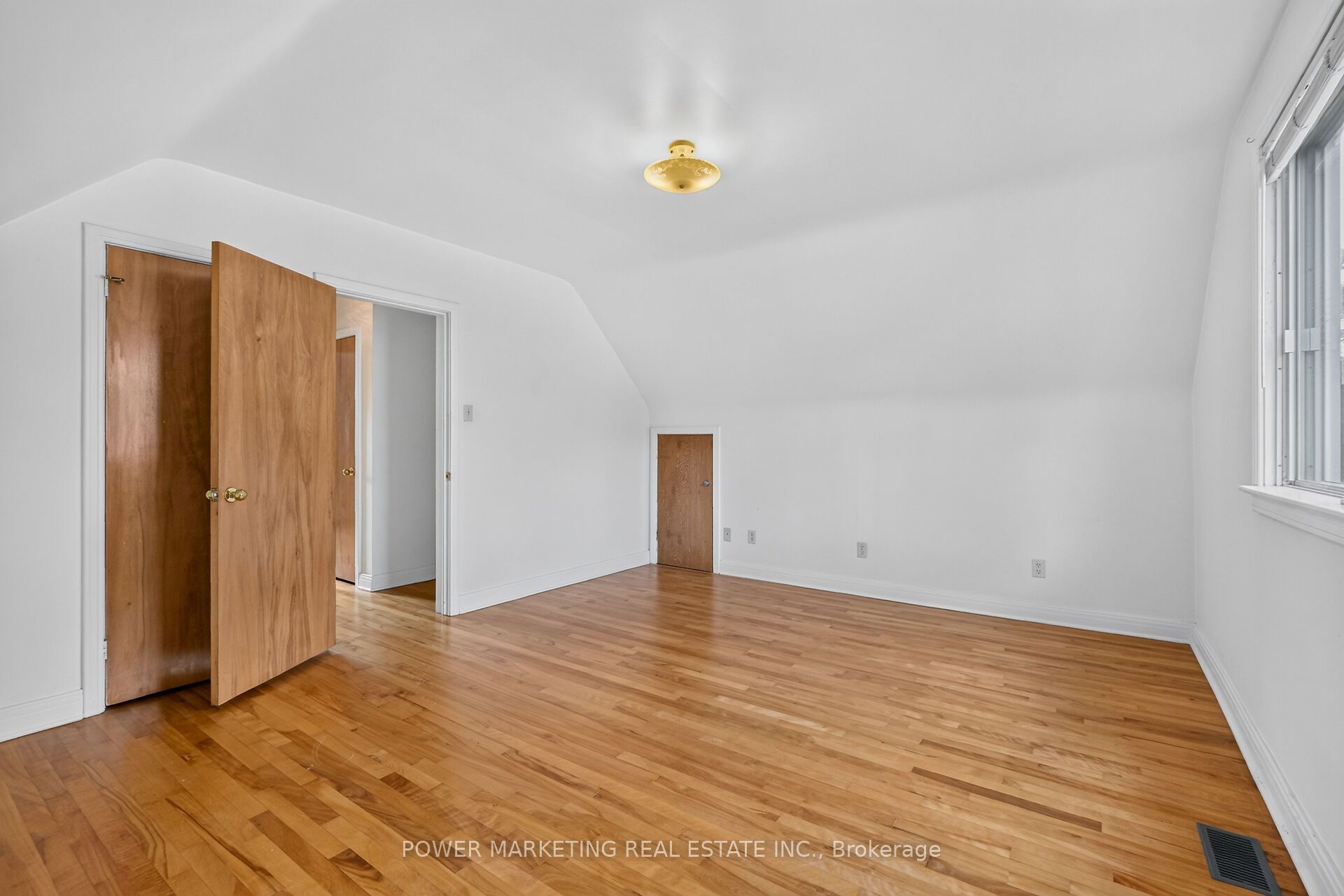 535 Dunbrack Street Property Photo 33