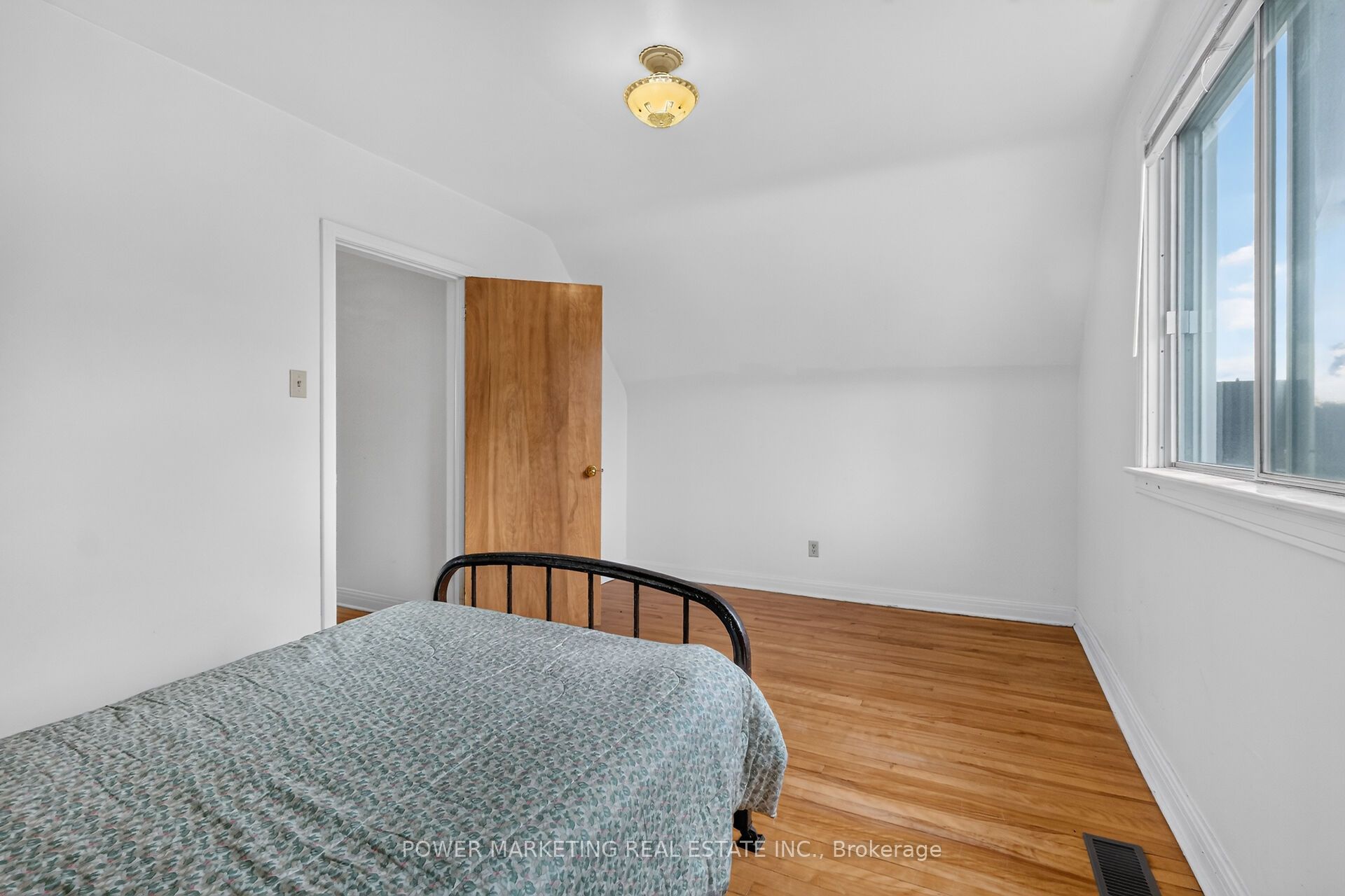 535 Dunbrack Street Property Photo 36