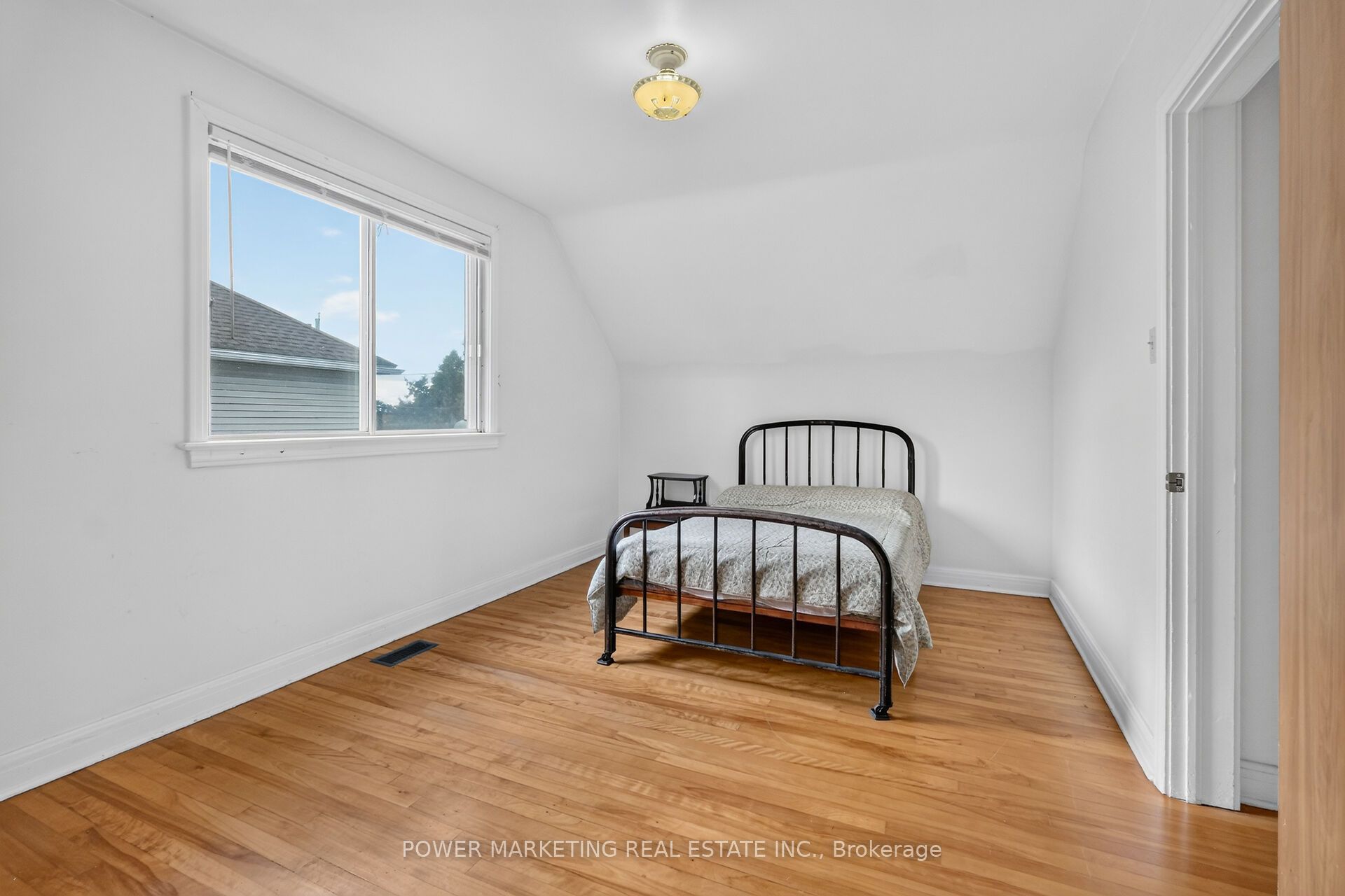 535 Dunbrack Street Property Photo 37