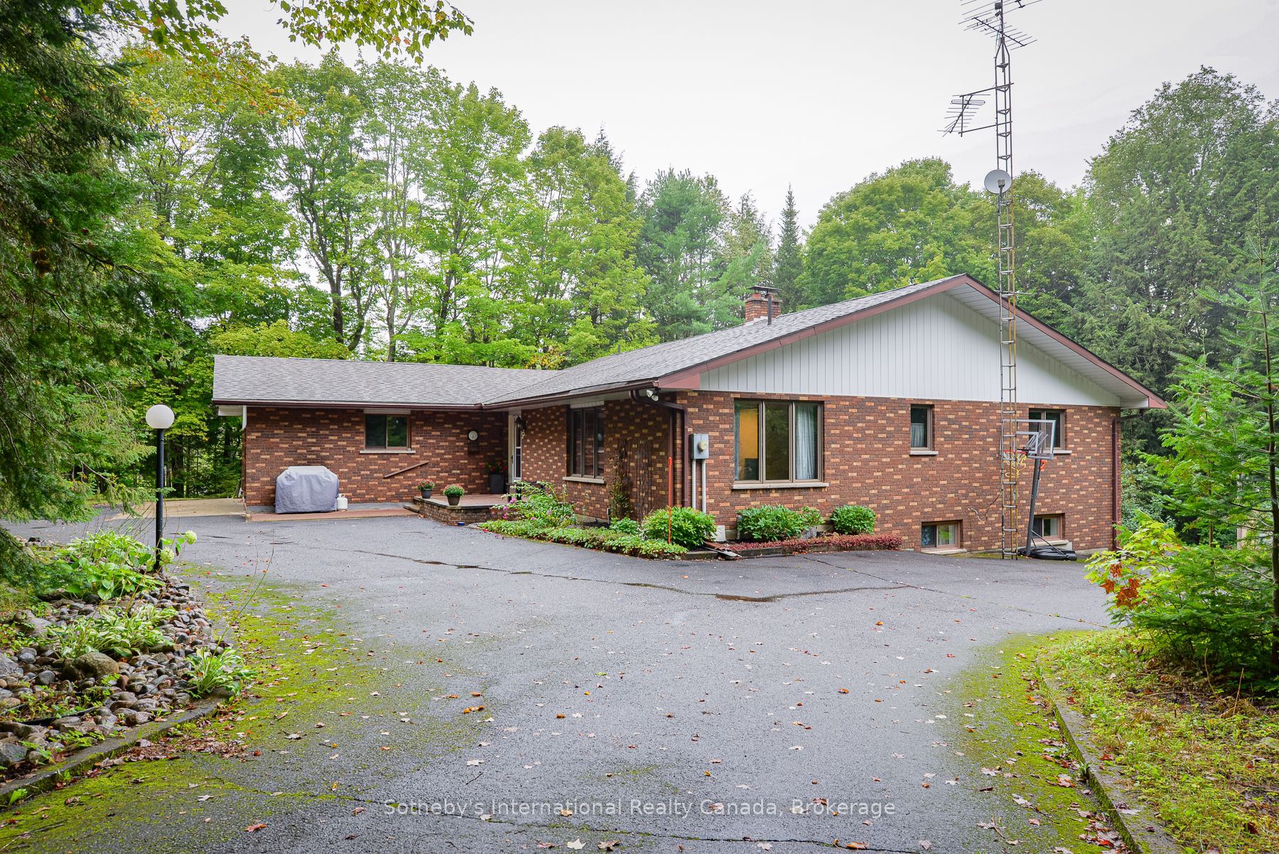 55 Denniss Drive Property Photo 2
