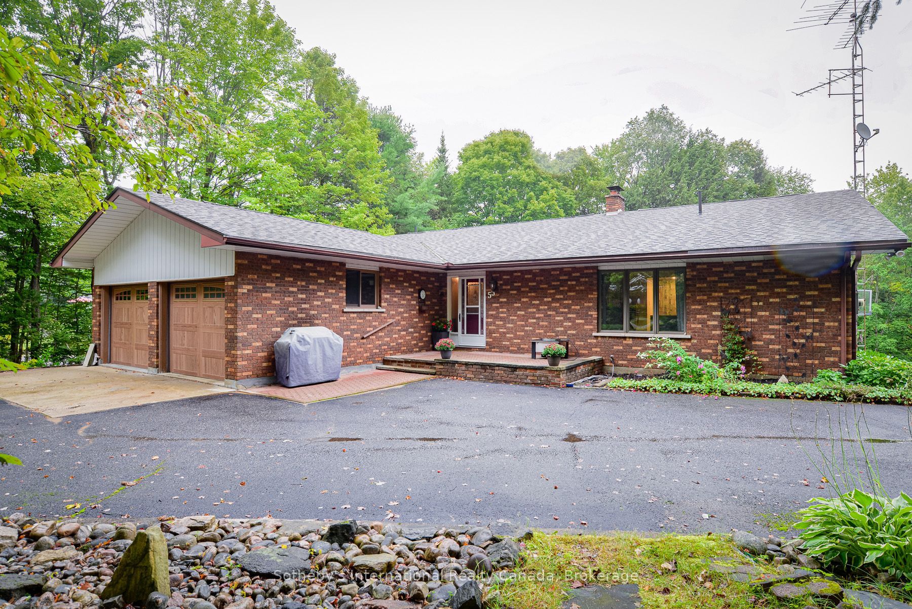 55 Denniss Drive Property Photo 3
