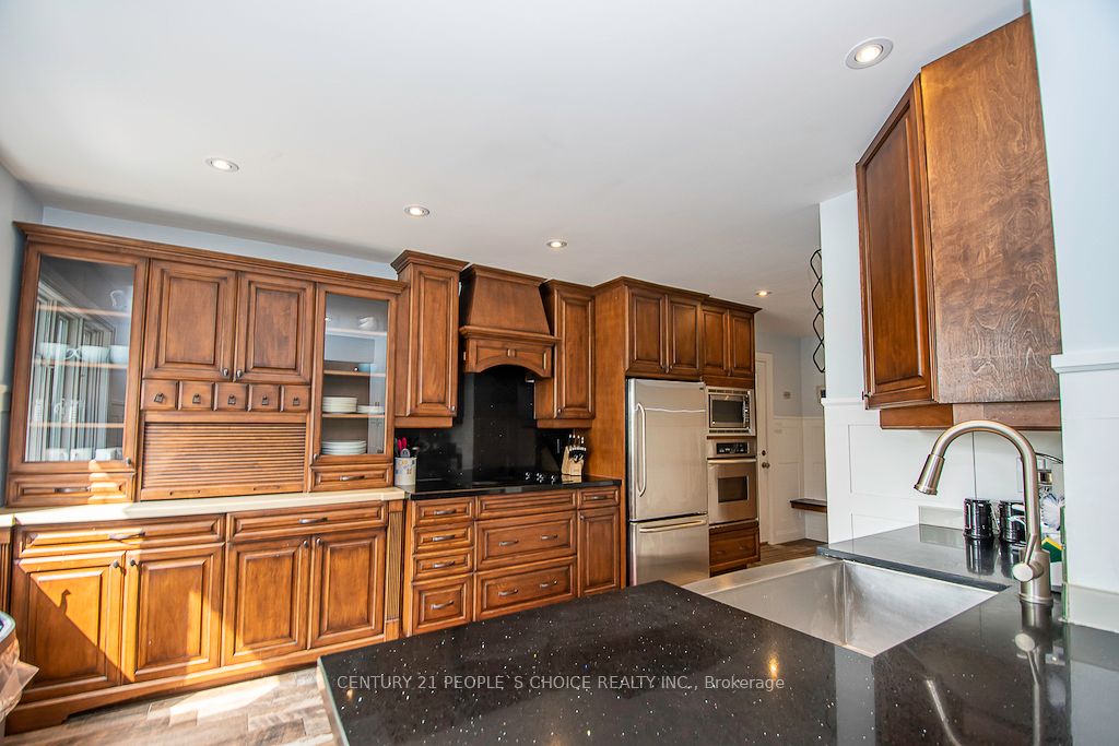 3 Lakeshore Boulevard Property Photo 13