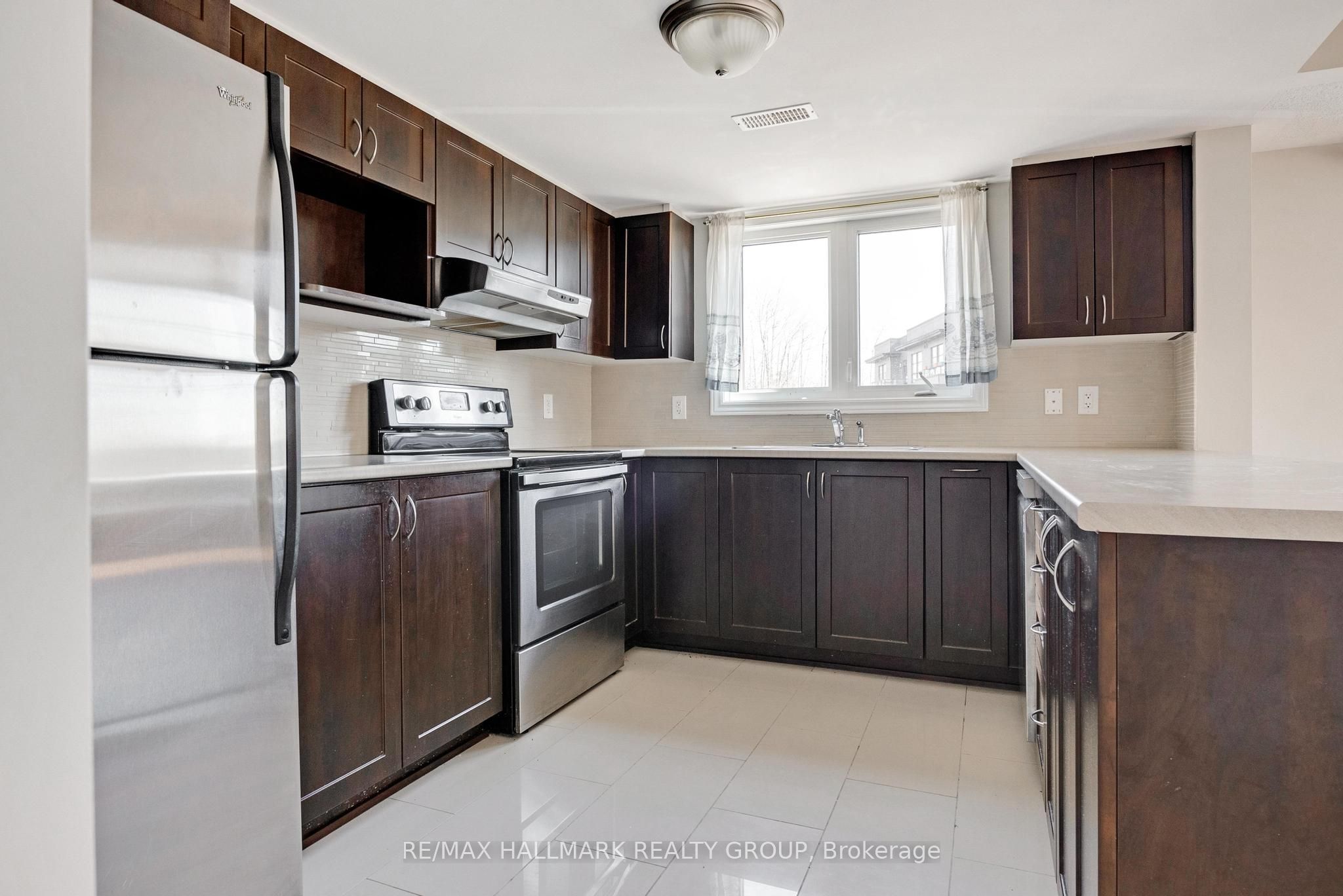 255b Titanium Private Property Photo 10