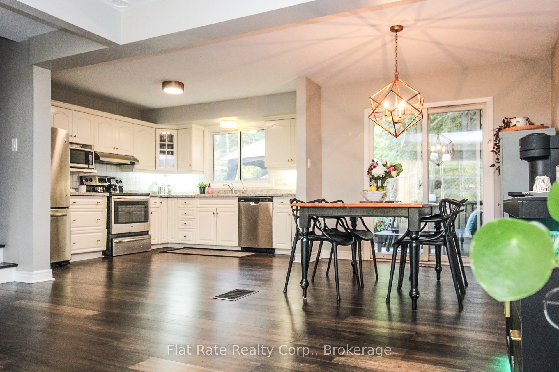 1243 Bridle Drive Property Photo 8