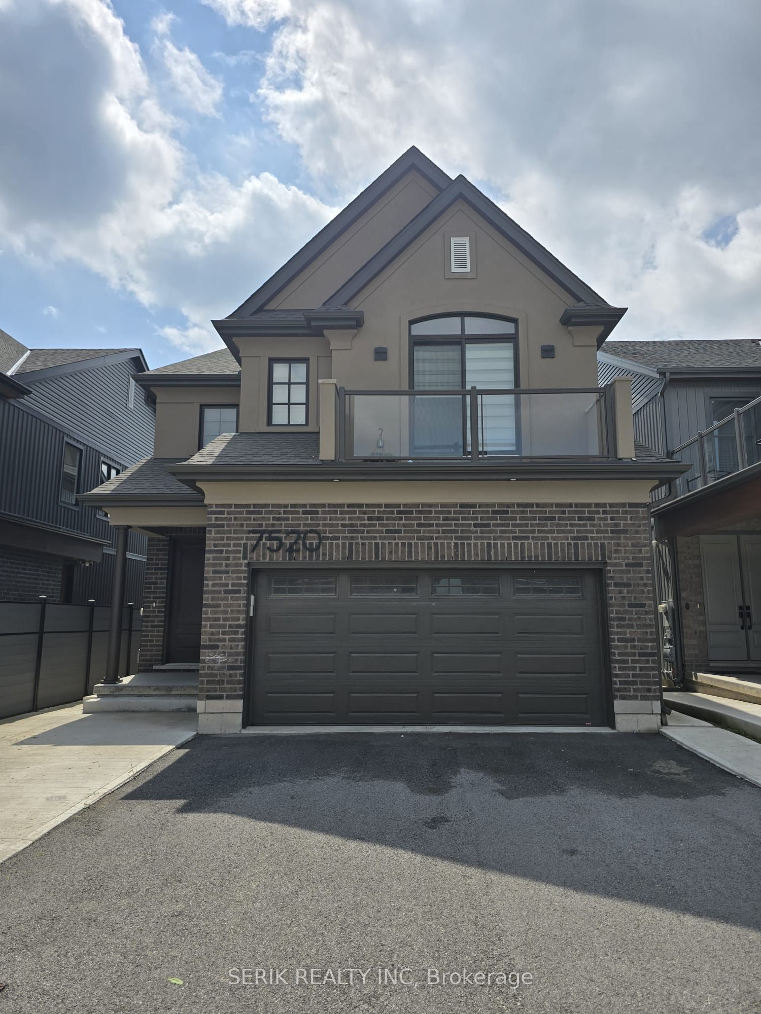 7520 Splendour Drive N Property Photo 1