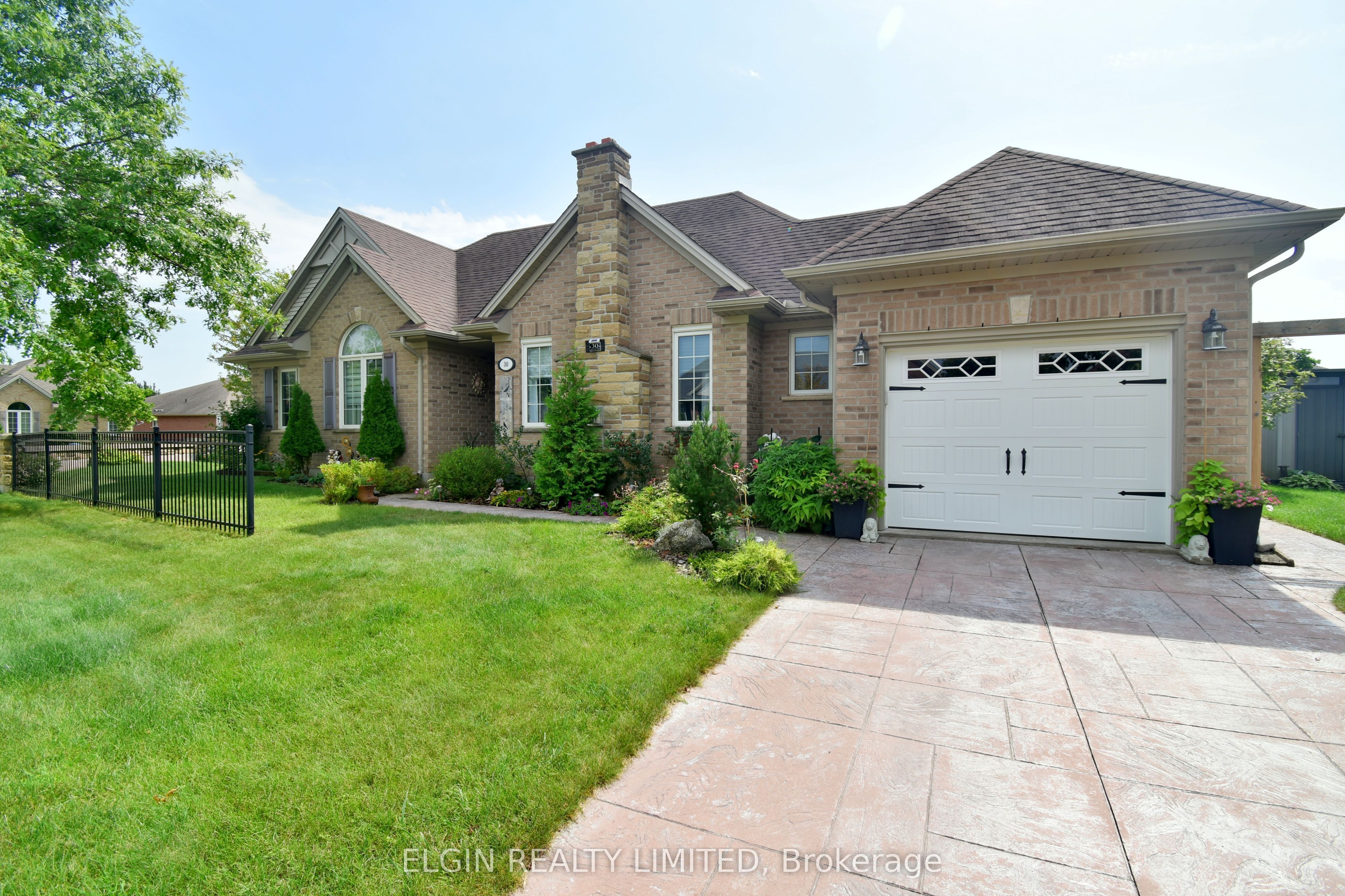 30 Peach Tree Boulevard Property Photo 1