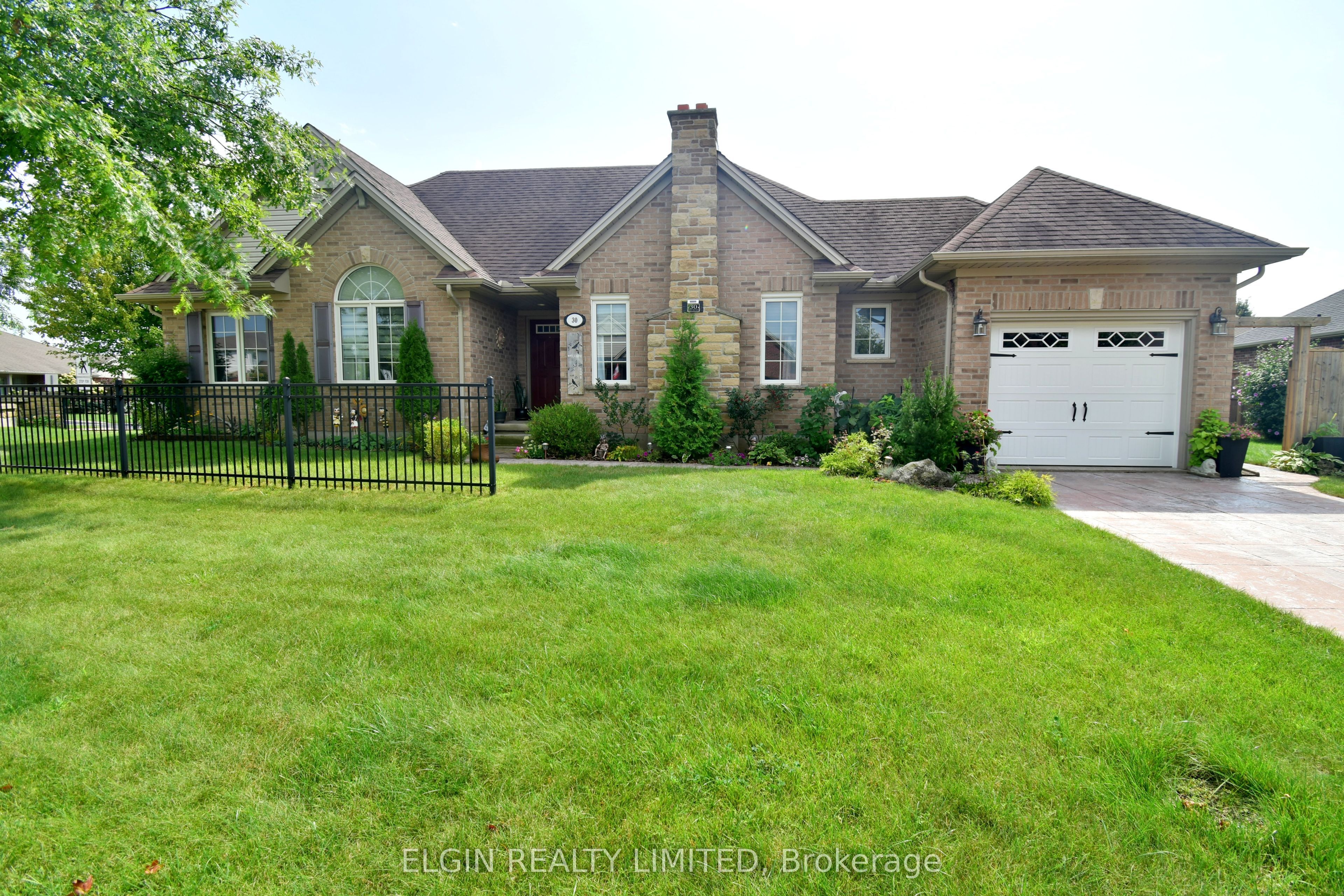 30 Peach Tree Boulevard Property Photo 3