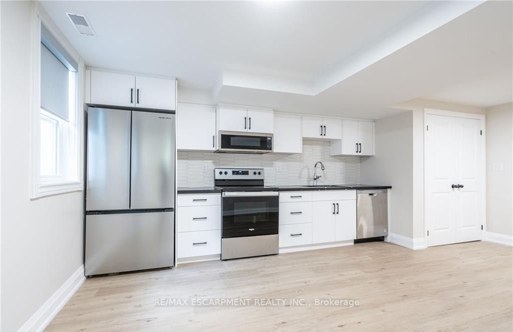 80 Irene Avenue D Property Photo 4