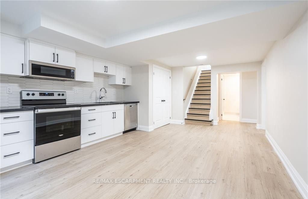 80 Irene Avenue D Property Photo 5