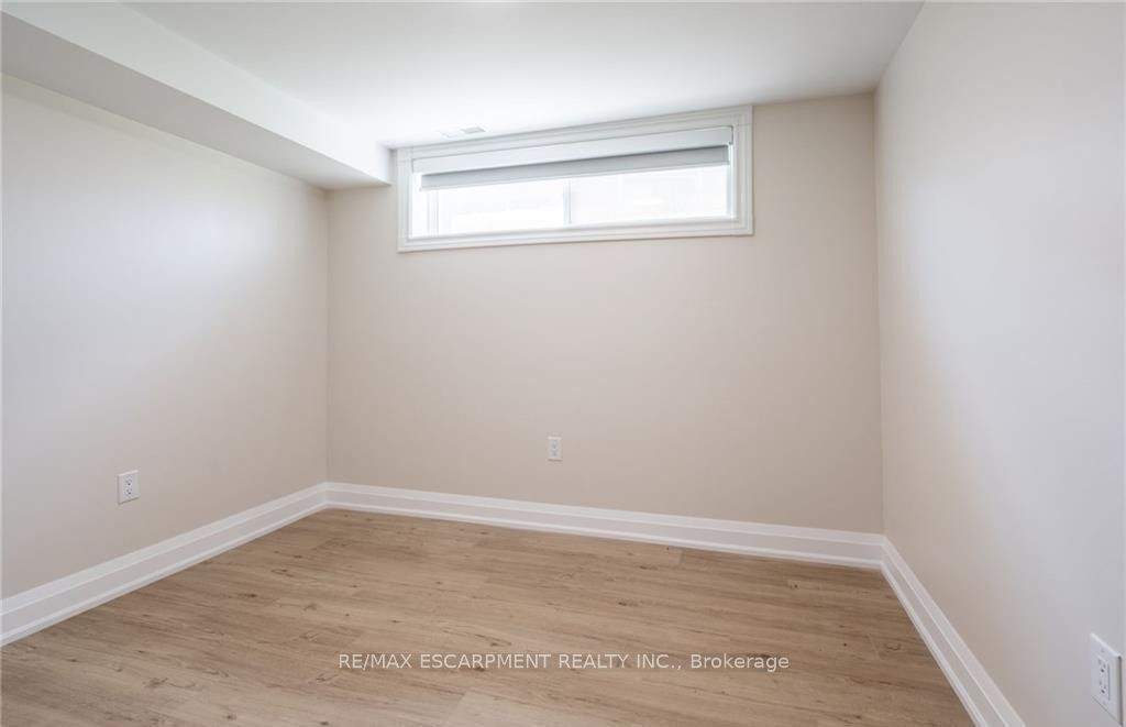 80 Irene Avenue D Property Photo 8