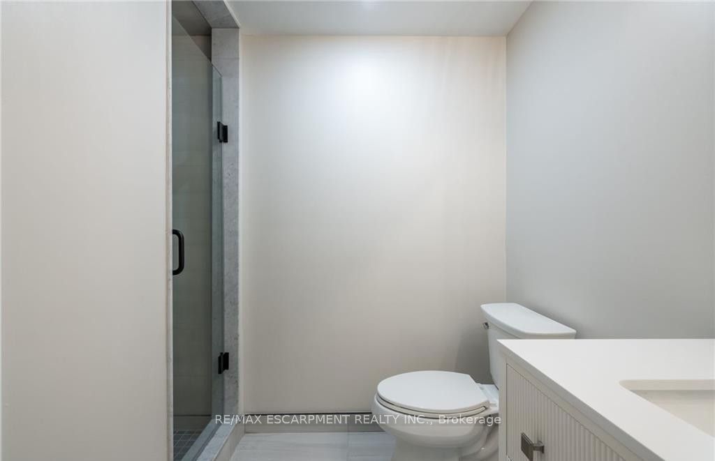 80 Irene Avenue D Property Photo 16