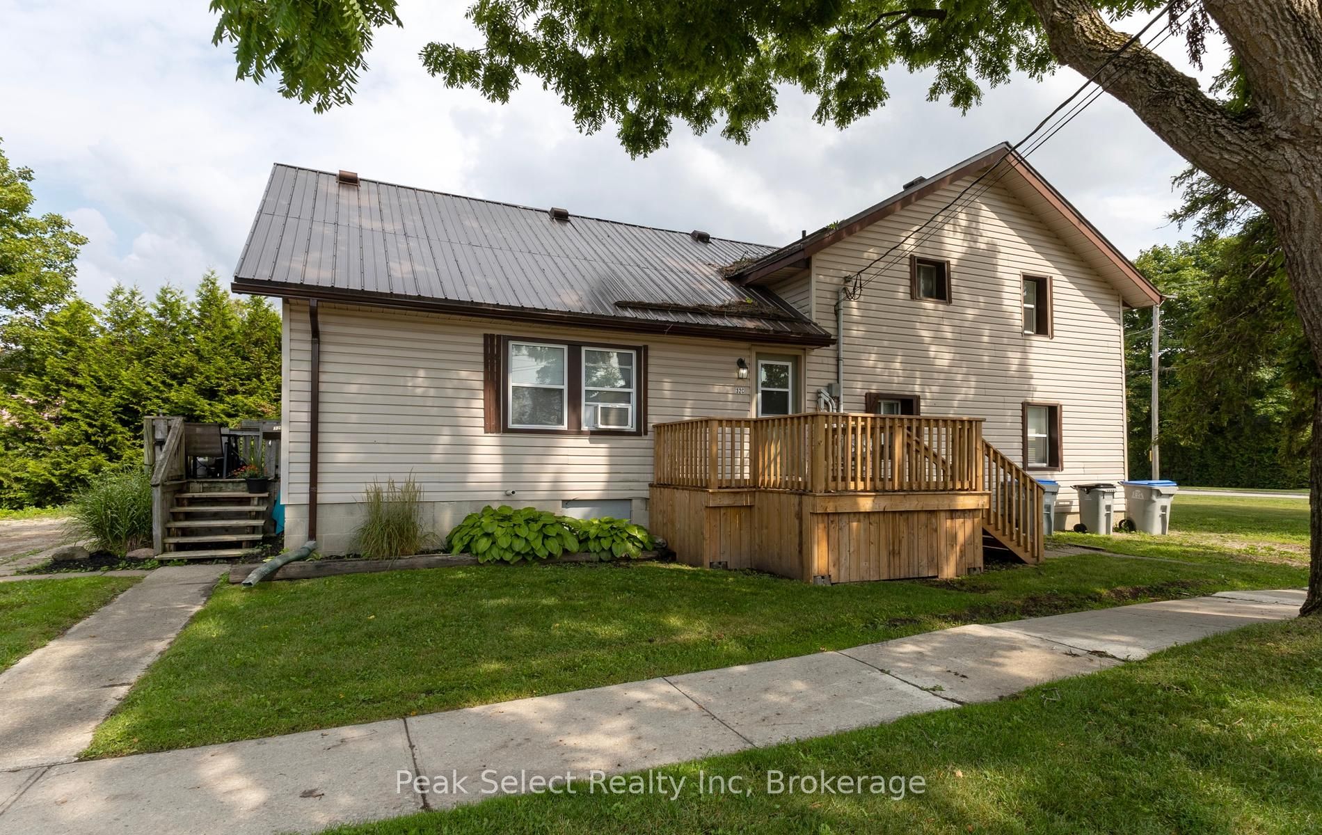 32 Victoria Street W Property Photo 1