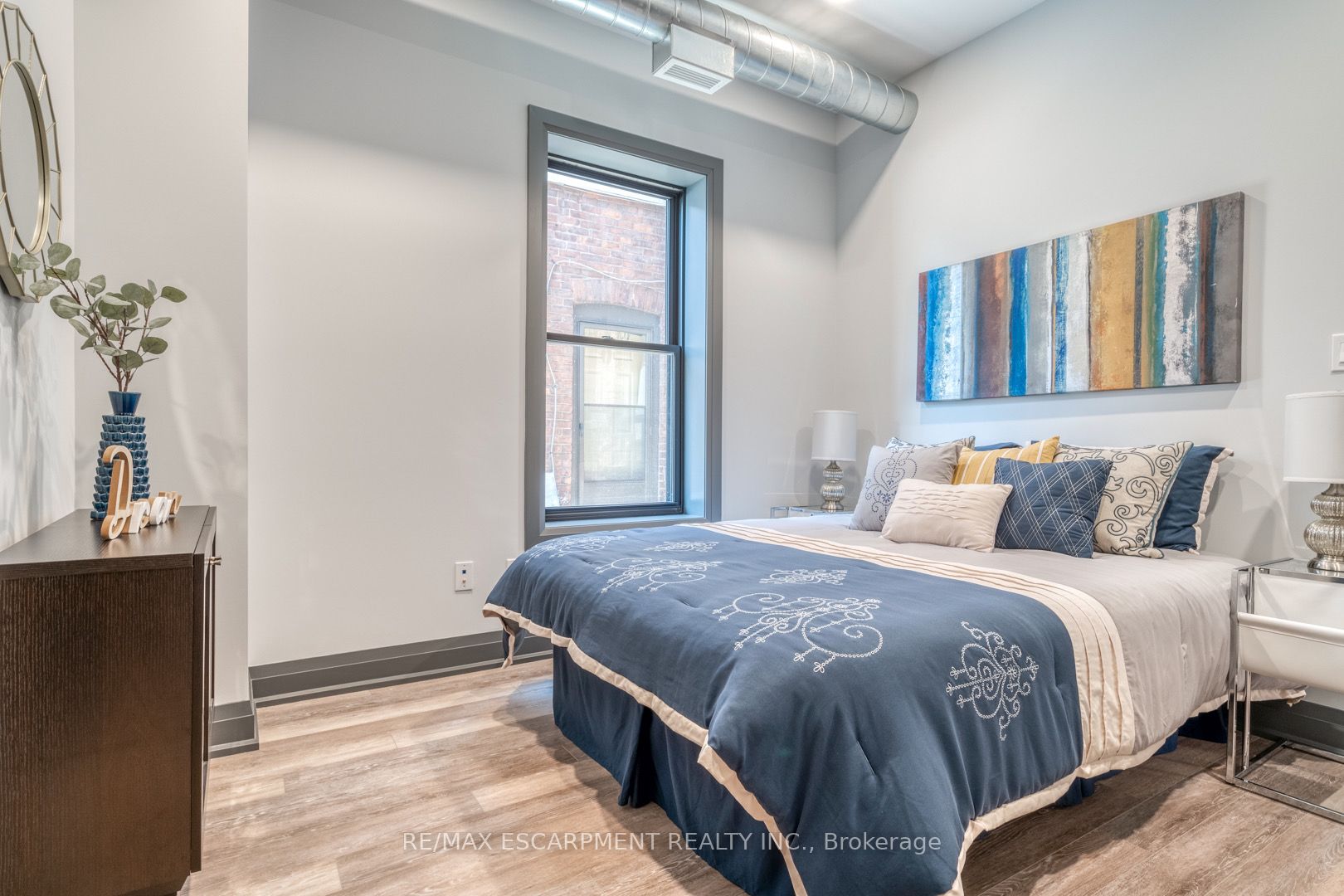 52 Barton Street E Property Photo 3