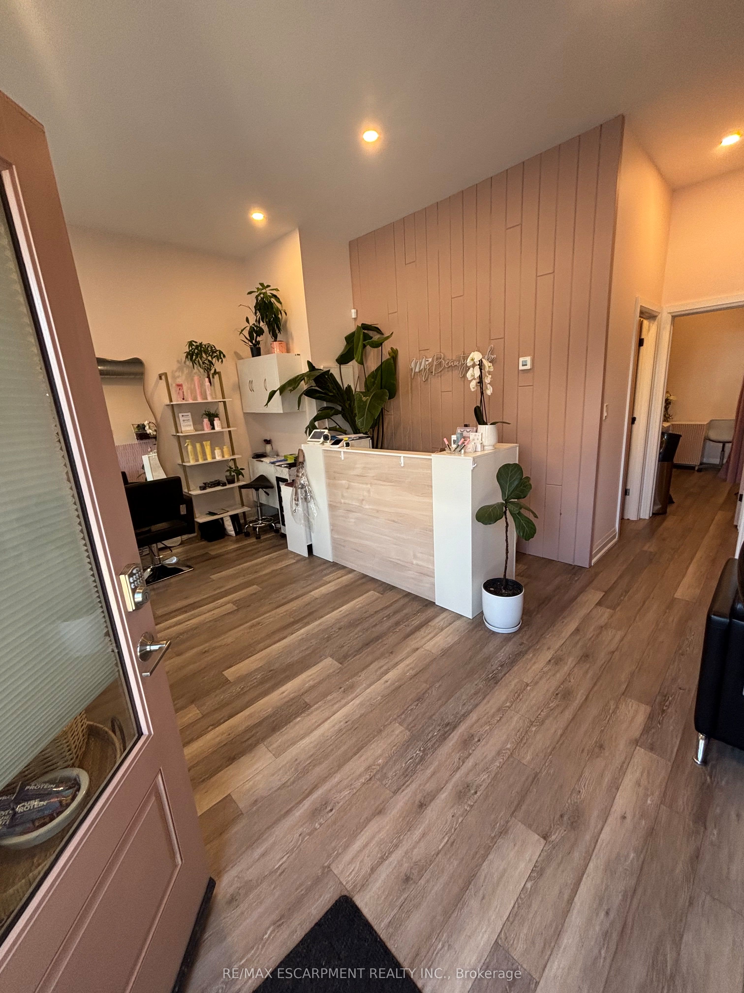 52 Barton Street E Property Photo 5