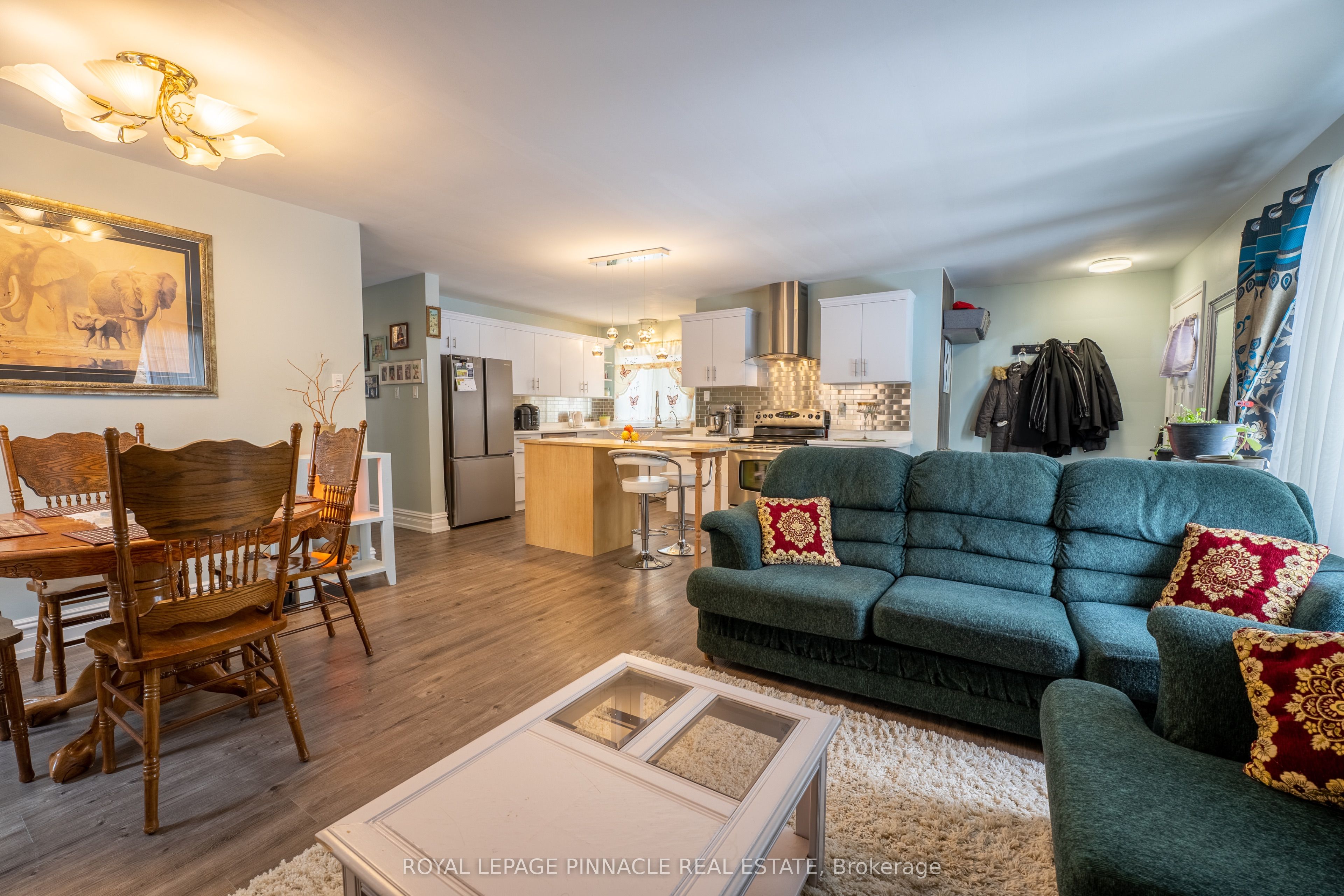 606 Ross Street Property Photo 4