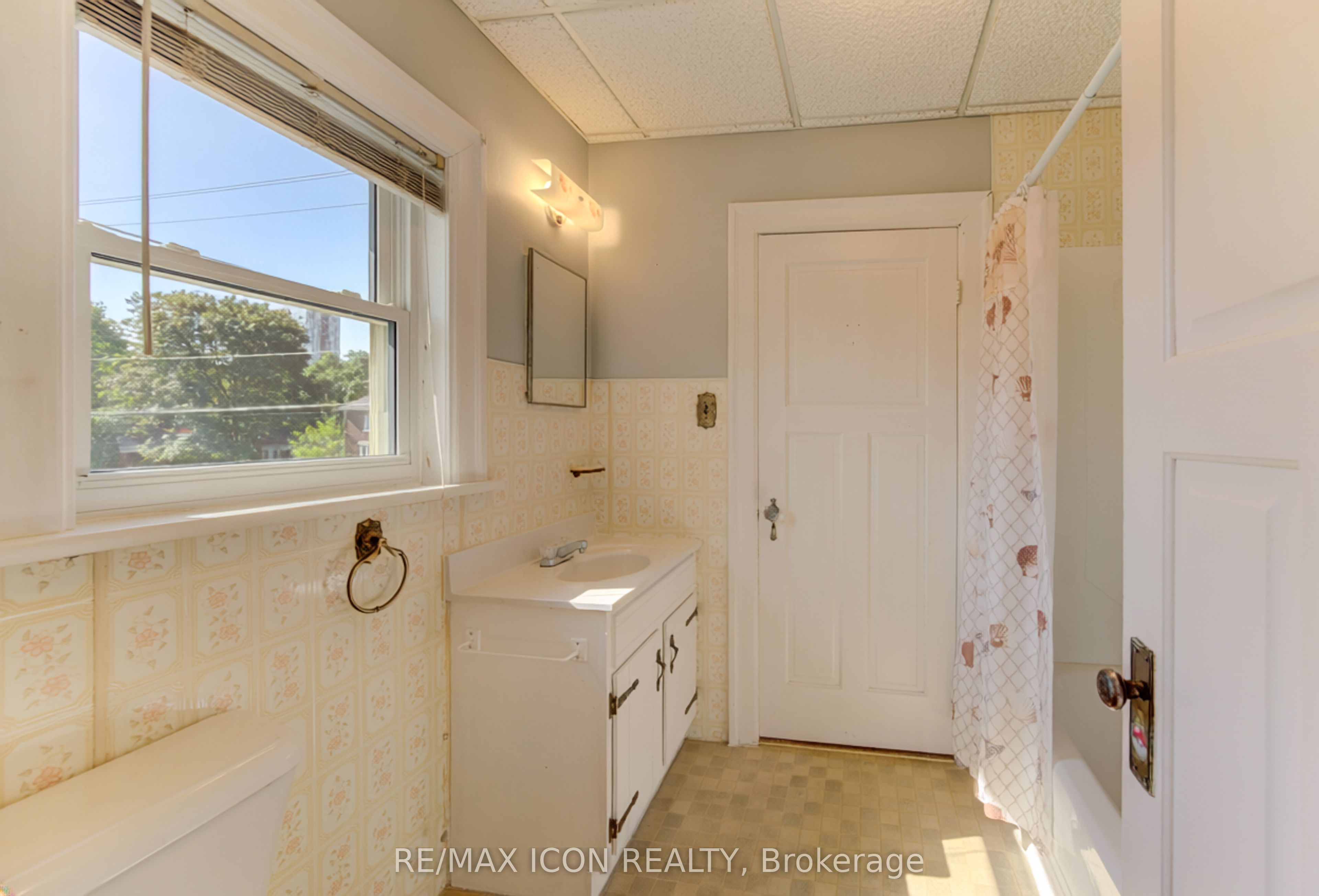 224 Weber Street E Property Photo 30
