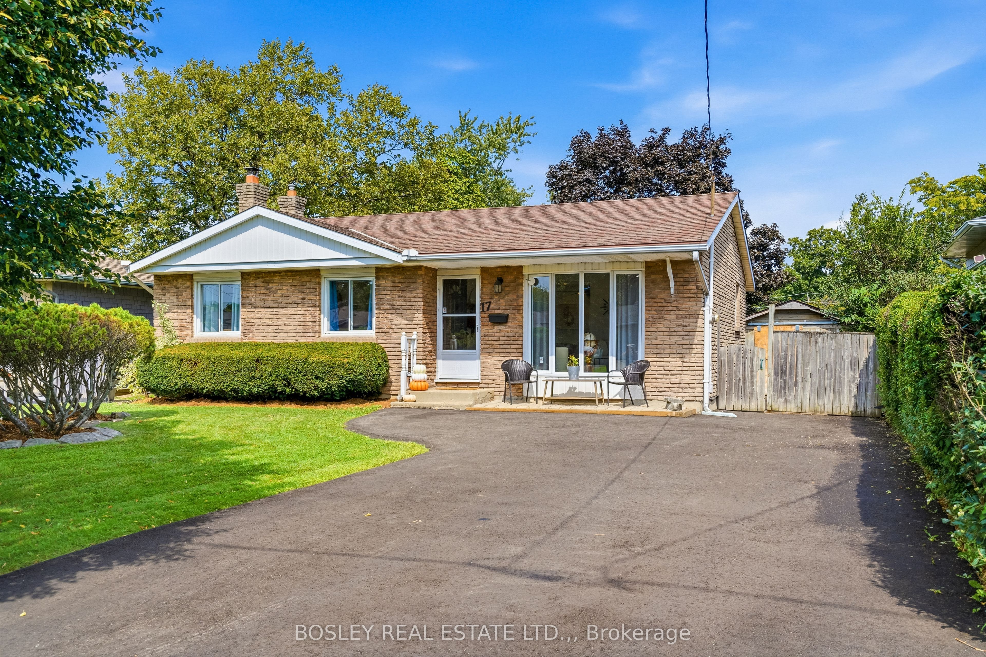 17 Acadia Crescent