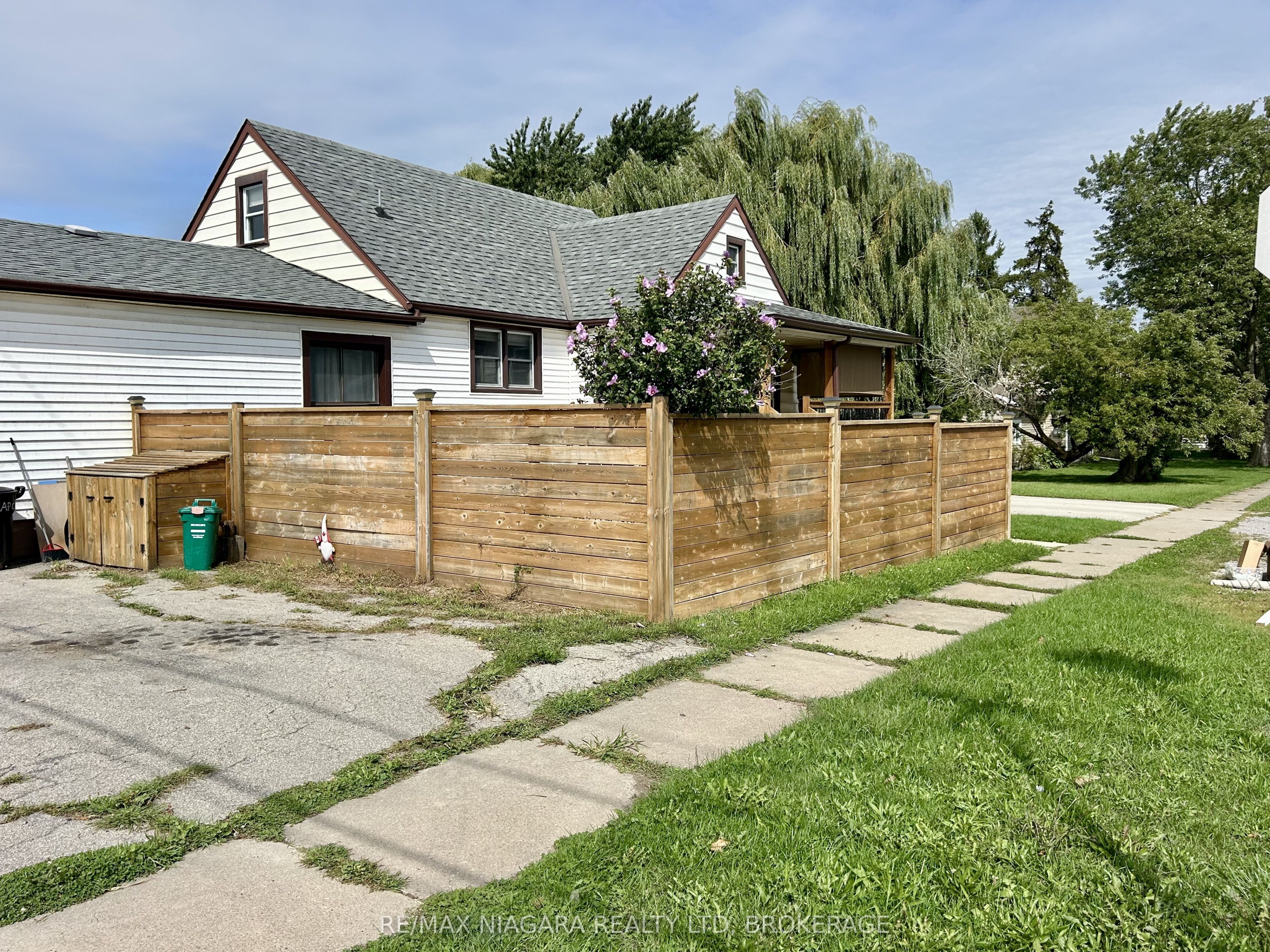 130 Killaly Street E Property Photo 7