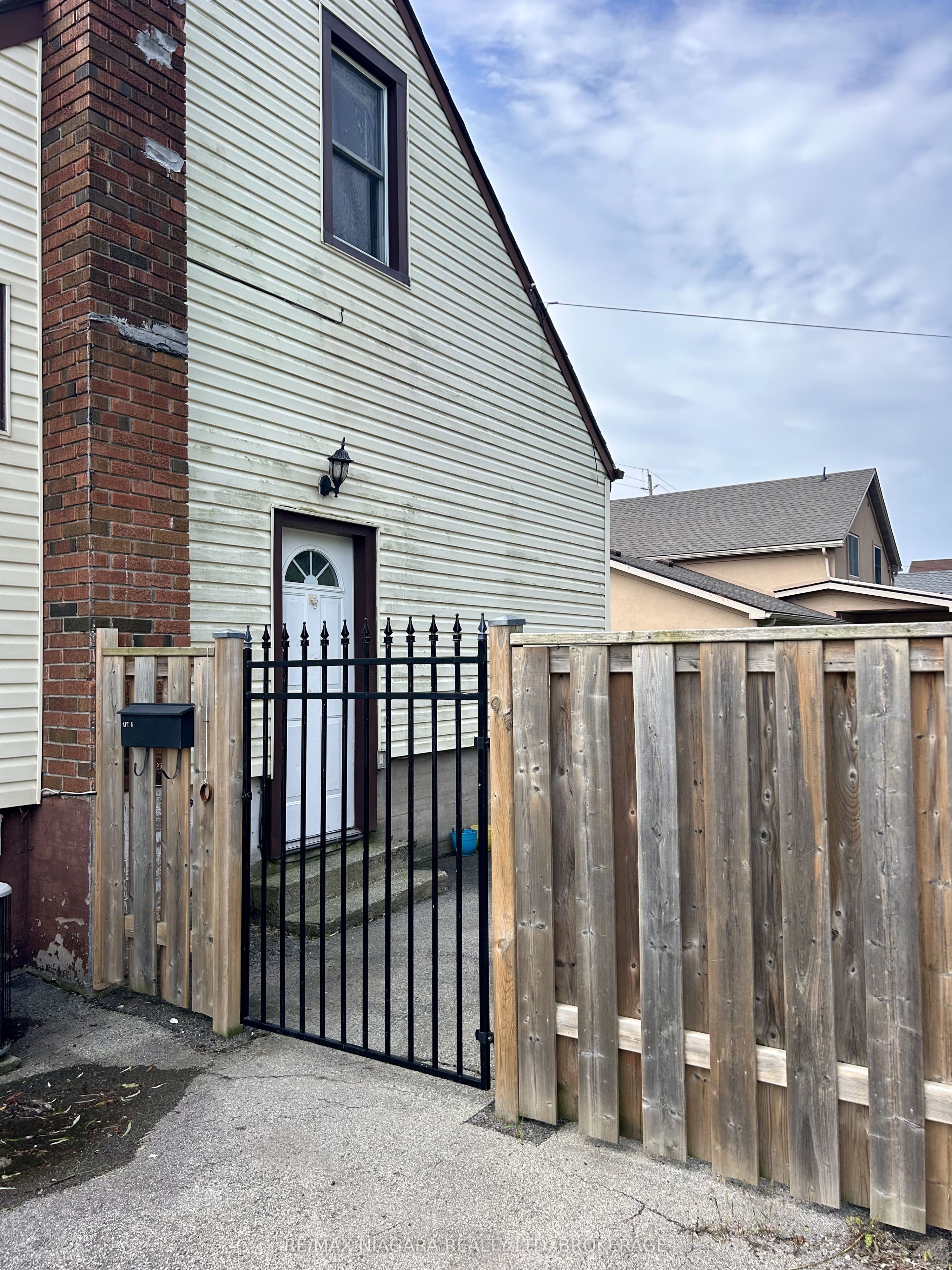 130 Killaly Street E Property Photo 9