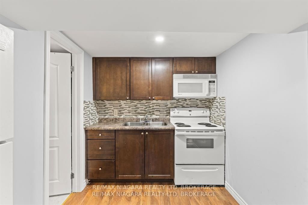 130 Killaly Street E Property Photo 11