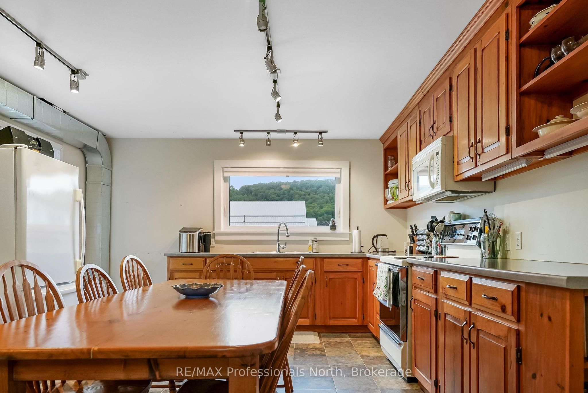33 Maple Avenue Property Photo 12