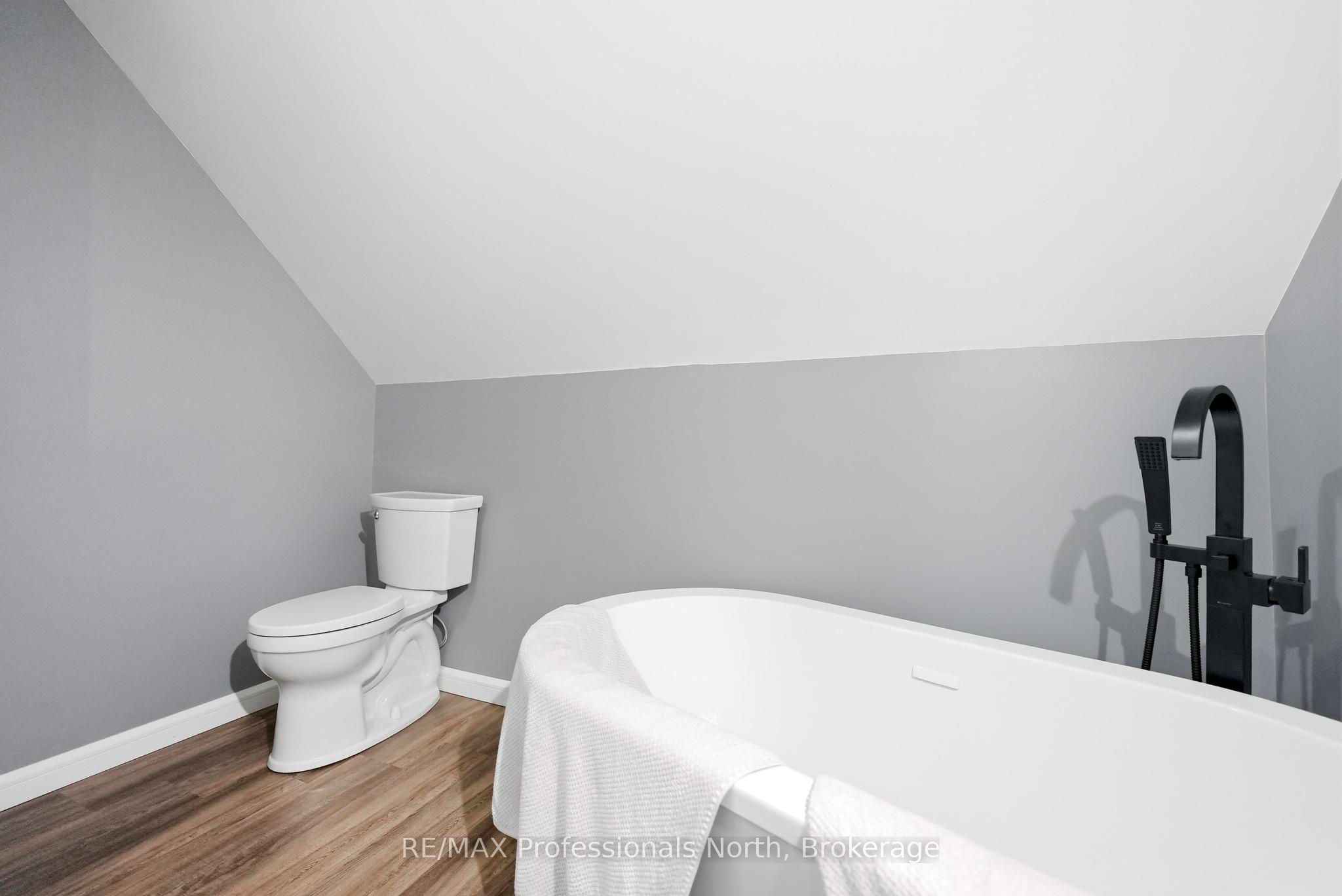 33 Maple Avenue Property Photo 32
