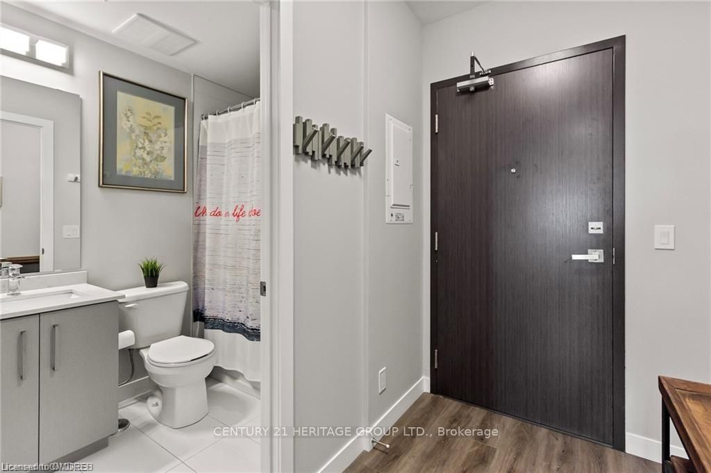 15 Queen Street S 2006 Property Photo 3