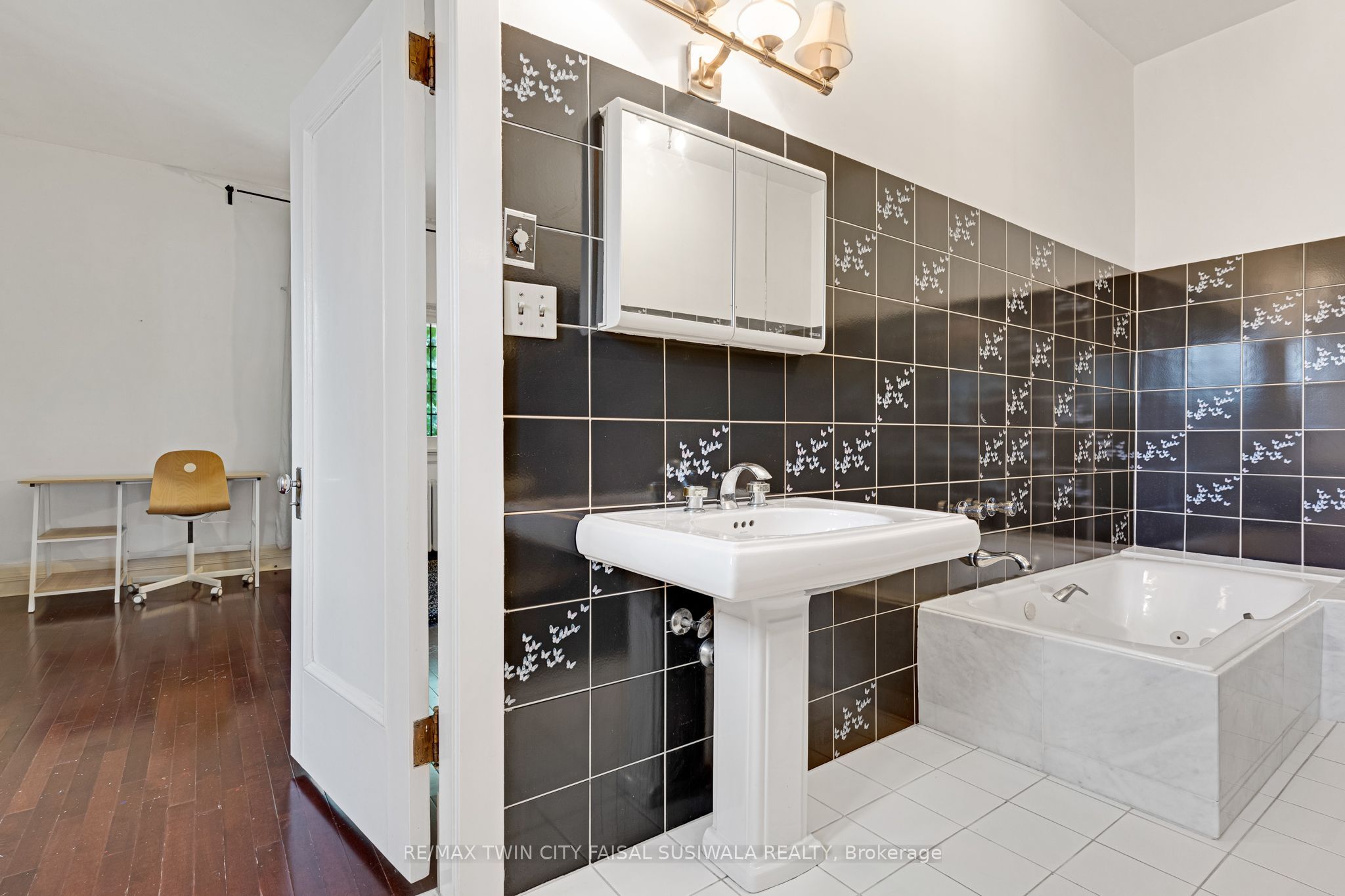 122 Dufferin Avenue Property Photo 31