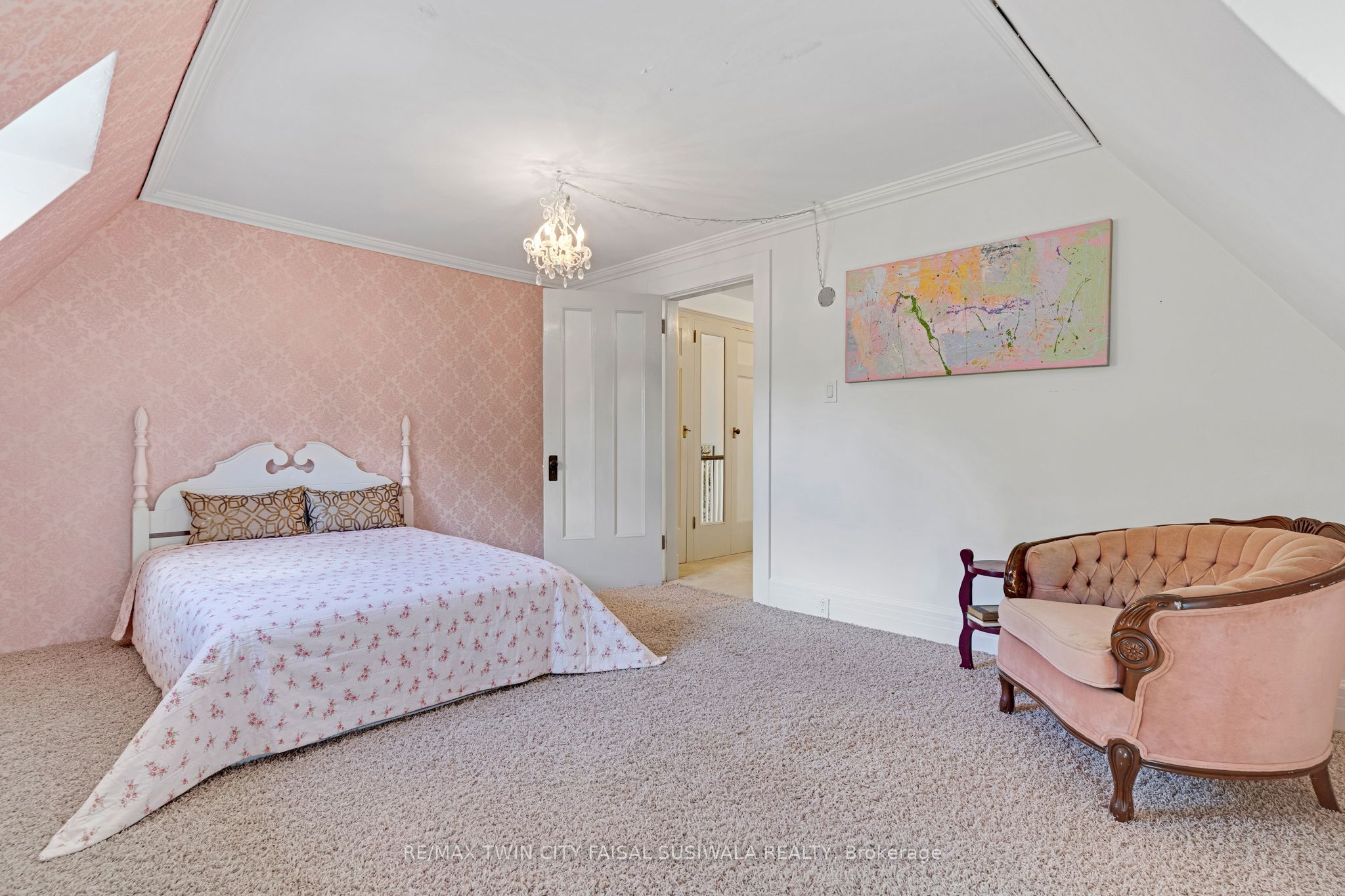 122 Dufferin Avenue Property Photo 39