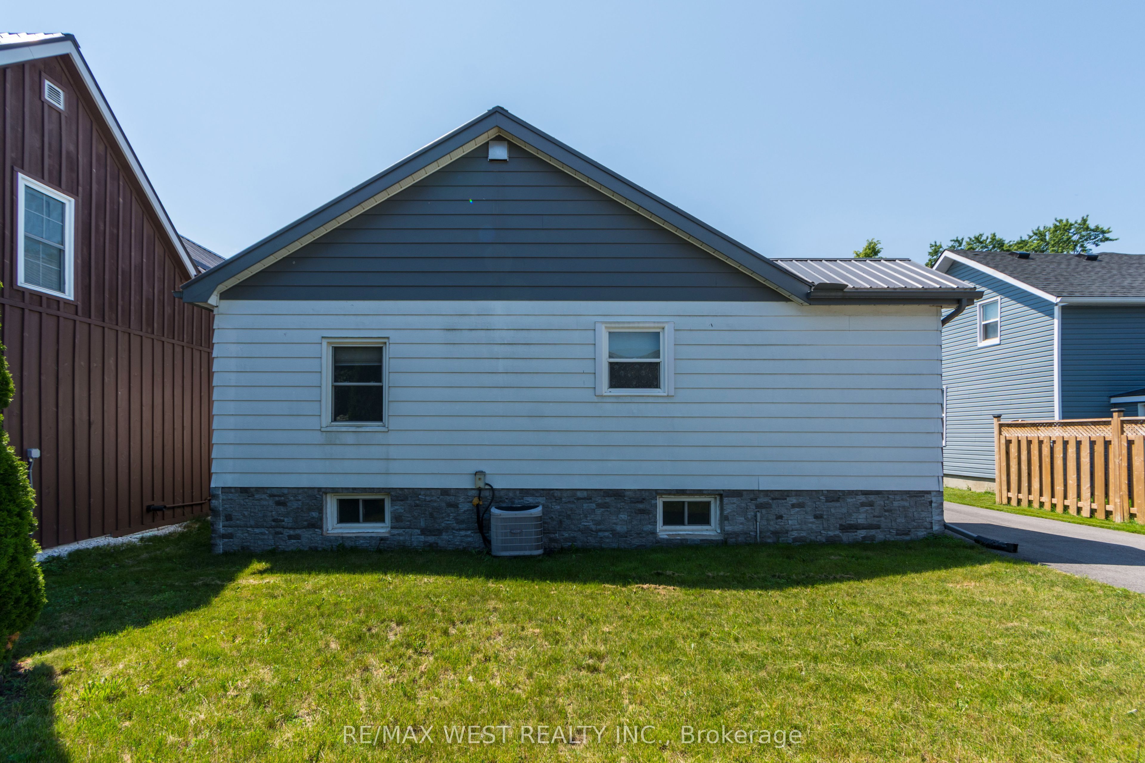 4 George Street Property Photo 25
