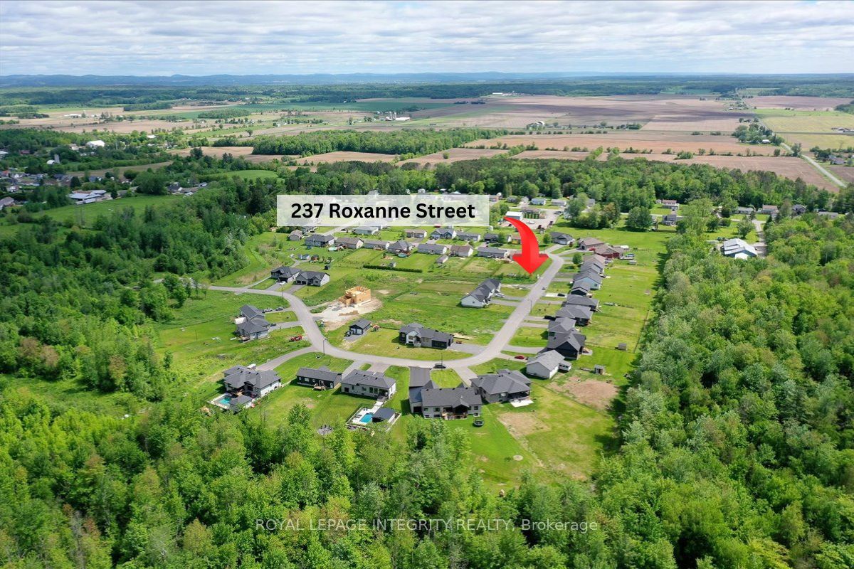 237 Roxanne Street Property Photo 4