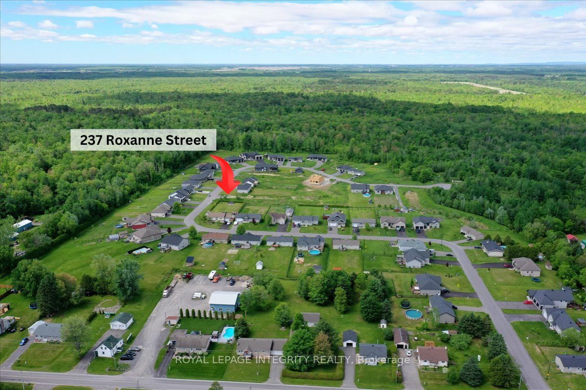 237 Roxanne Street Property Photo 5