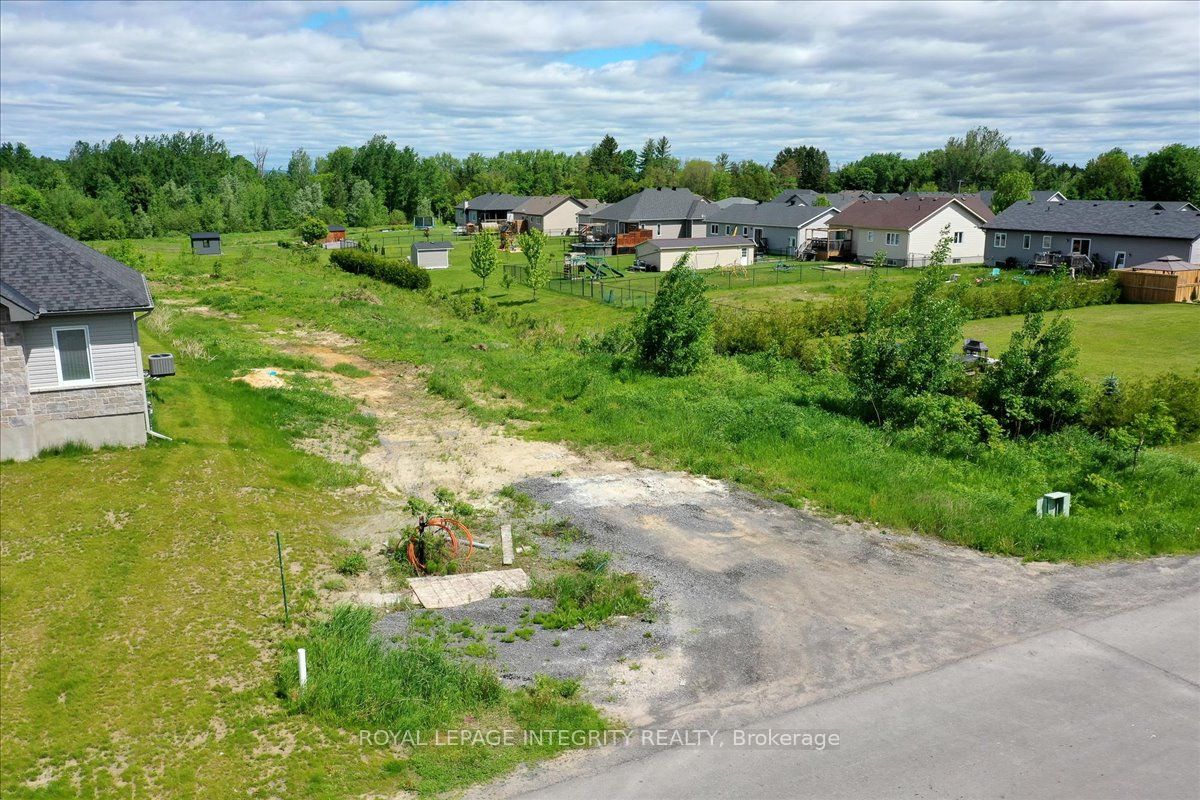 237 Roxanne Street Property Photo 6